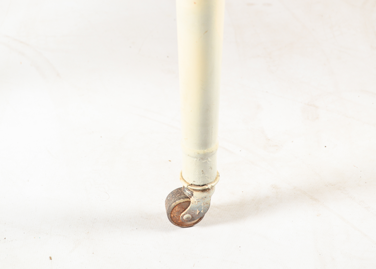 Simmons Sheraton style painted dresser