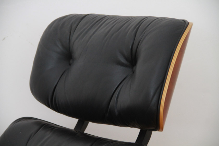 Vintage Charles Eames Lounge Chair and Ottoman by Herman Miller