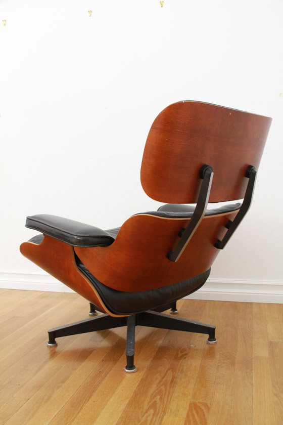 Vintage Charles Eames Lounge Chair and Ottoman by Herman Miller