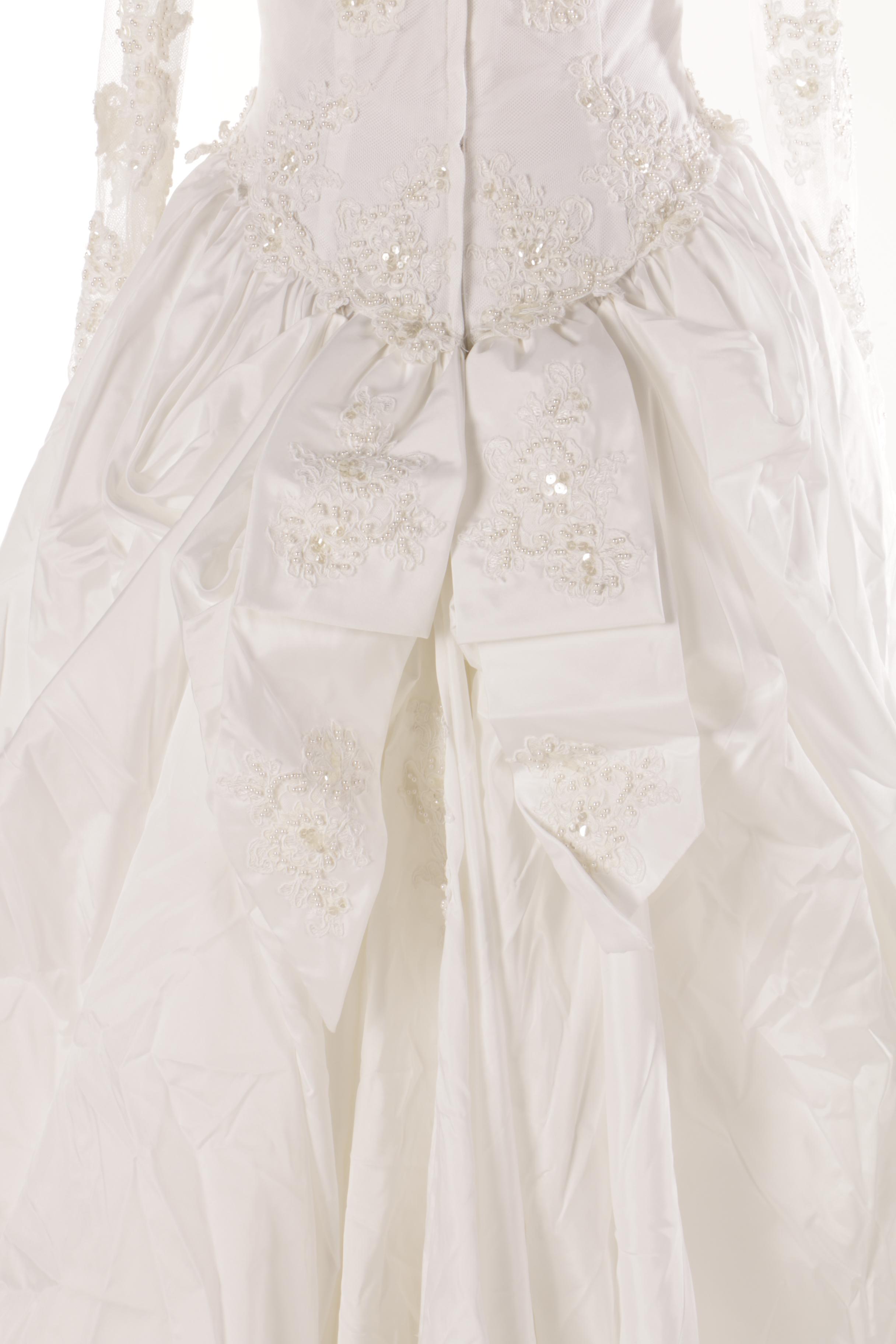 Vintage Basque Waist Wedding Gown with Chapel Train and Headpiece Veil