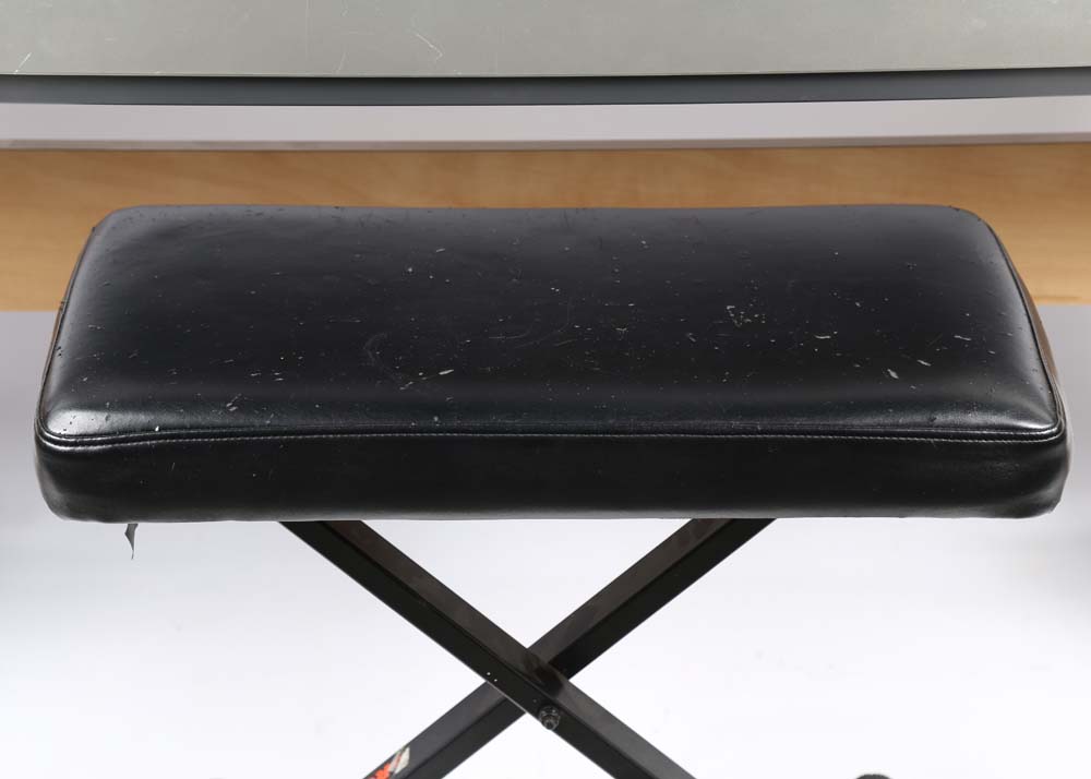 Yamaha YPG-625 Digital Mini-Grand Keyboard with Stool