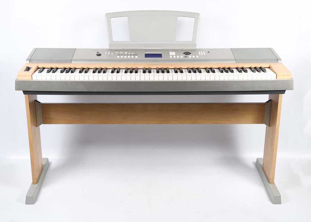 Yamaha YPG-625 Digital Mini-Grand Keyboard with Stool