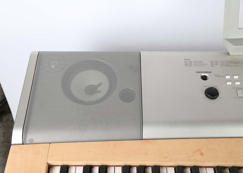 Yamaha YPG-625 Digital Mini-Grand Keyboard with Stool