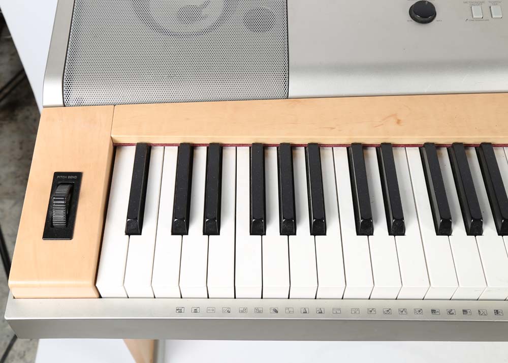 Yamaha YPG-625 Digital Mini-Grand Keyboard with Stool