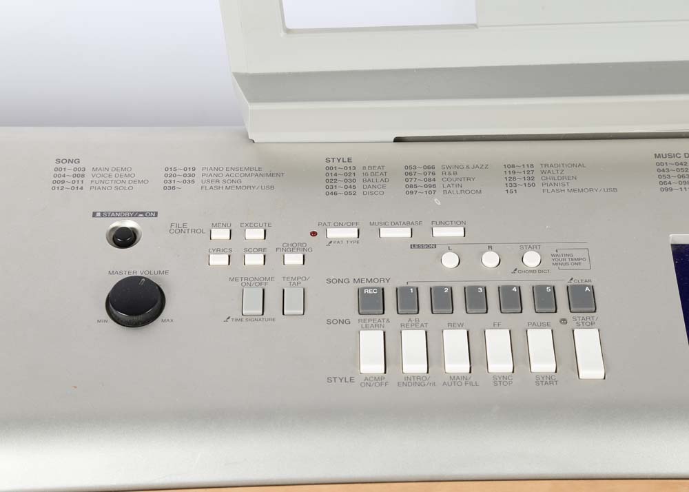 Yamaha YPG-625 Digital Mini-Grand Keyboard with Stool