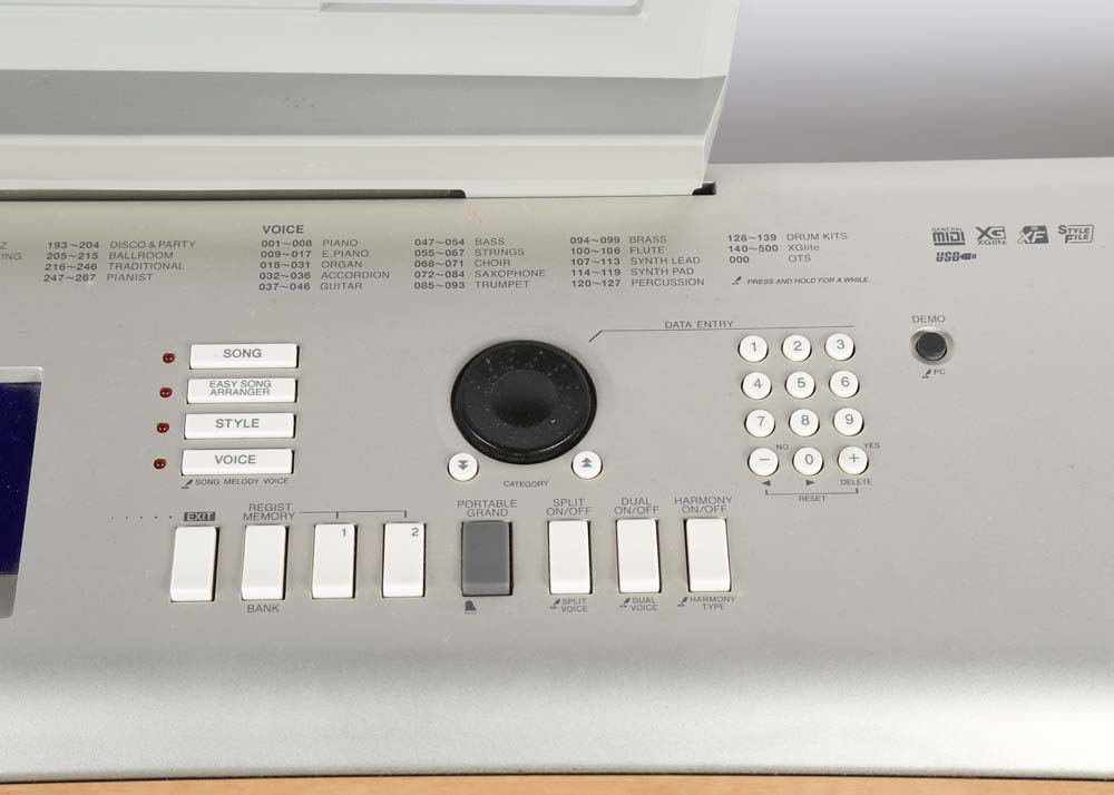 Yamaha YPG-625 Digital Mini-Grand Keyboard with Stool