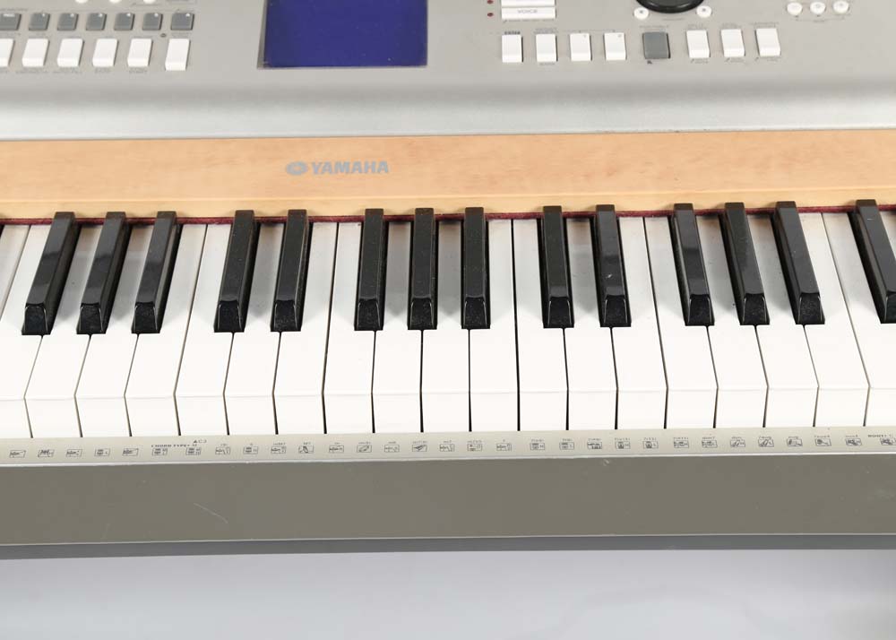 Yamaha YPG-625 Digital Mini-Grand Keyboard with Stool