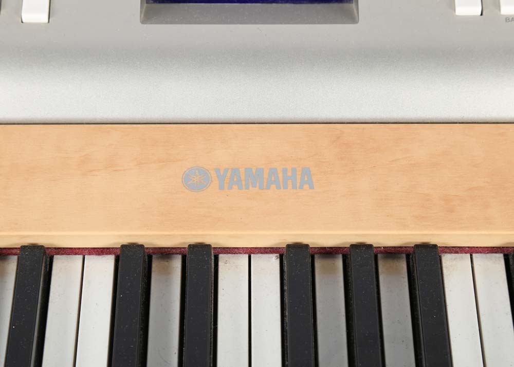 Yamaha YPG-625 Digital Mini-Grand Keyboard with Stool