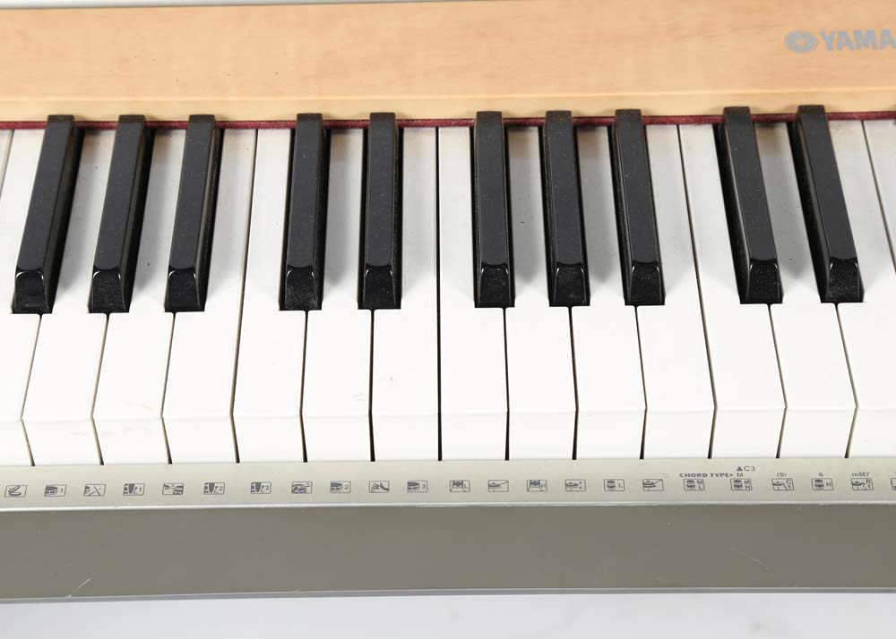 Yamaha YPG-625 Digital Mini-Grand Keyboard with Stool
