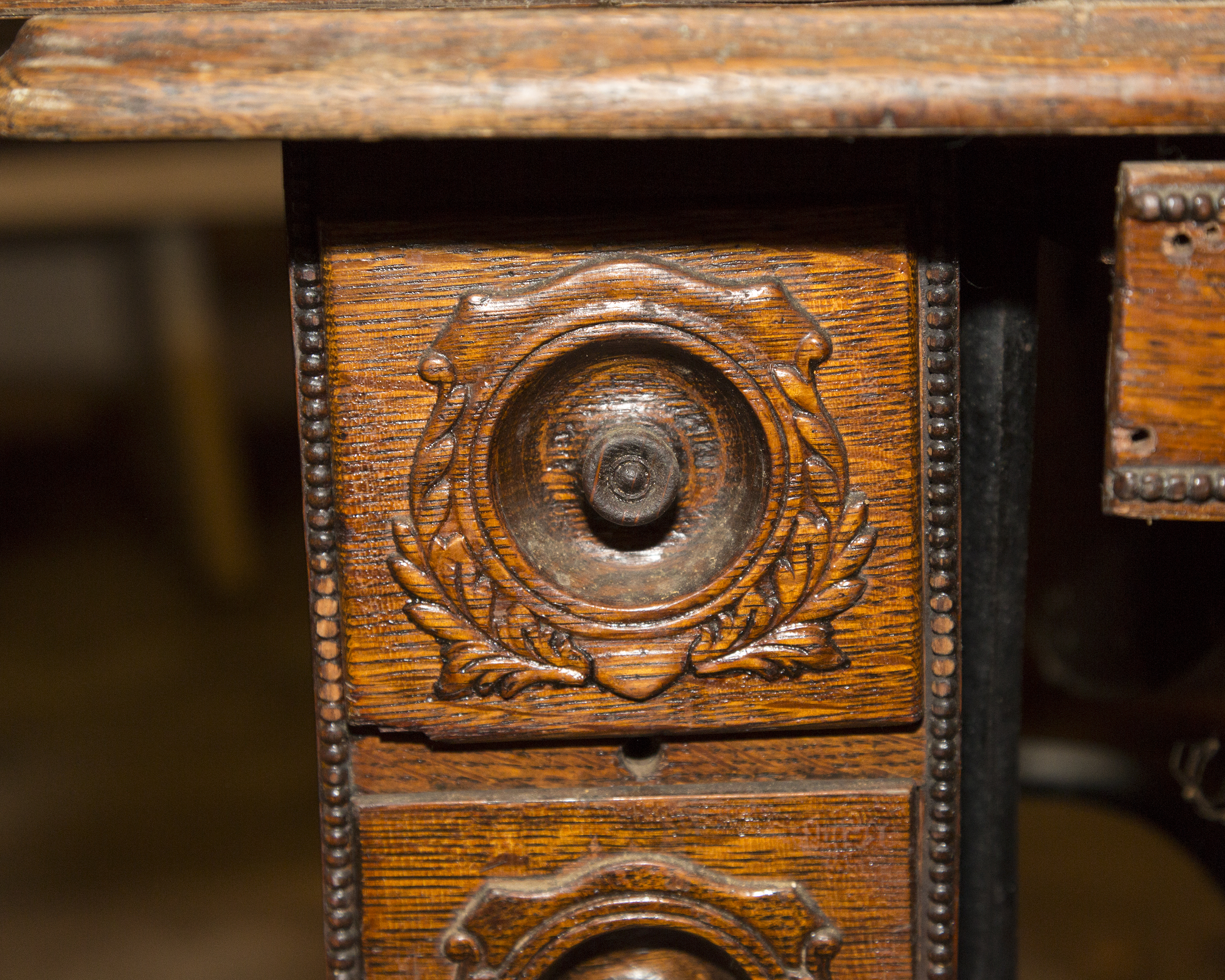 1910 Singer Sewing Machine and Tiger Oak Table