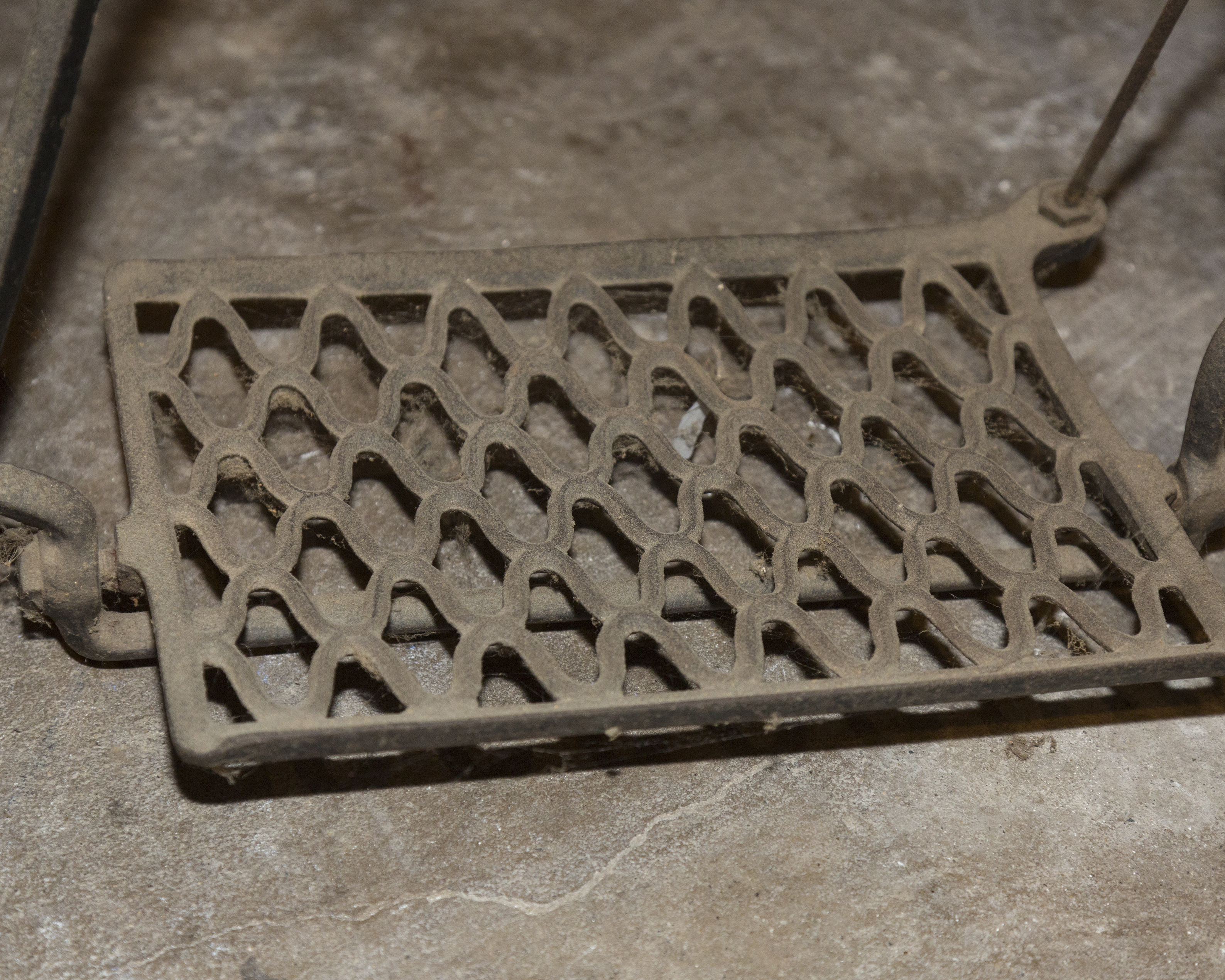 1910 Singer Sewing Machine and Tiger Oak Table