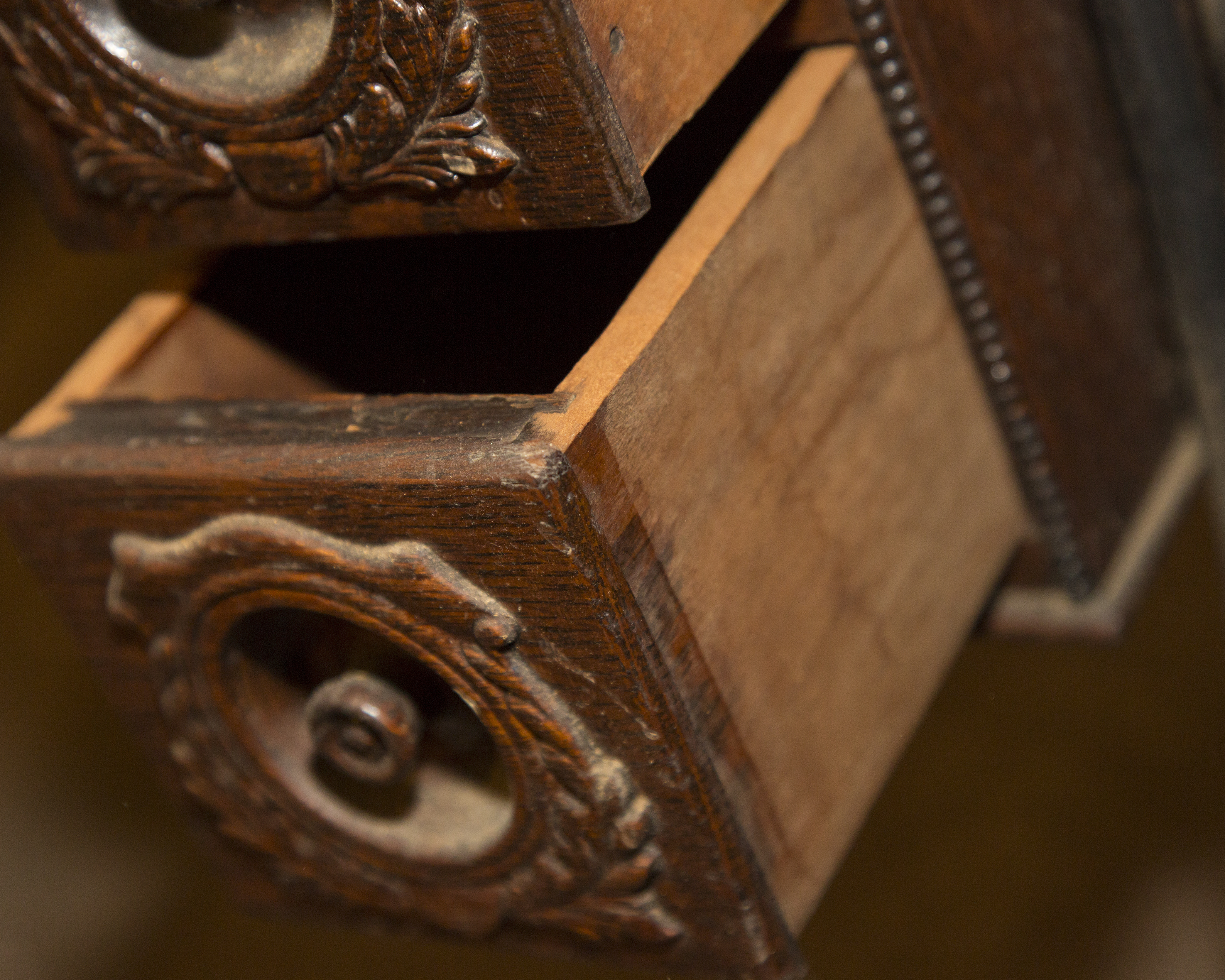 1910 Singer Sewing Machine and Tiger Oak Table