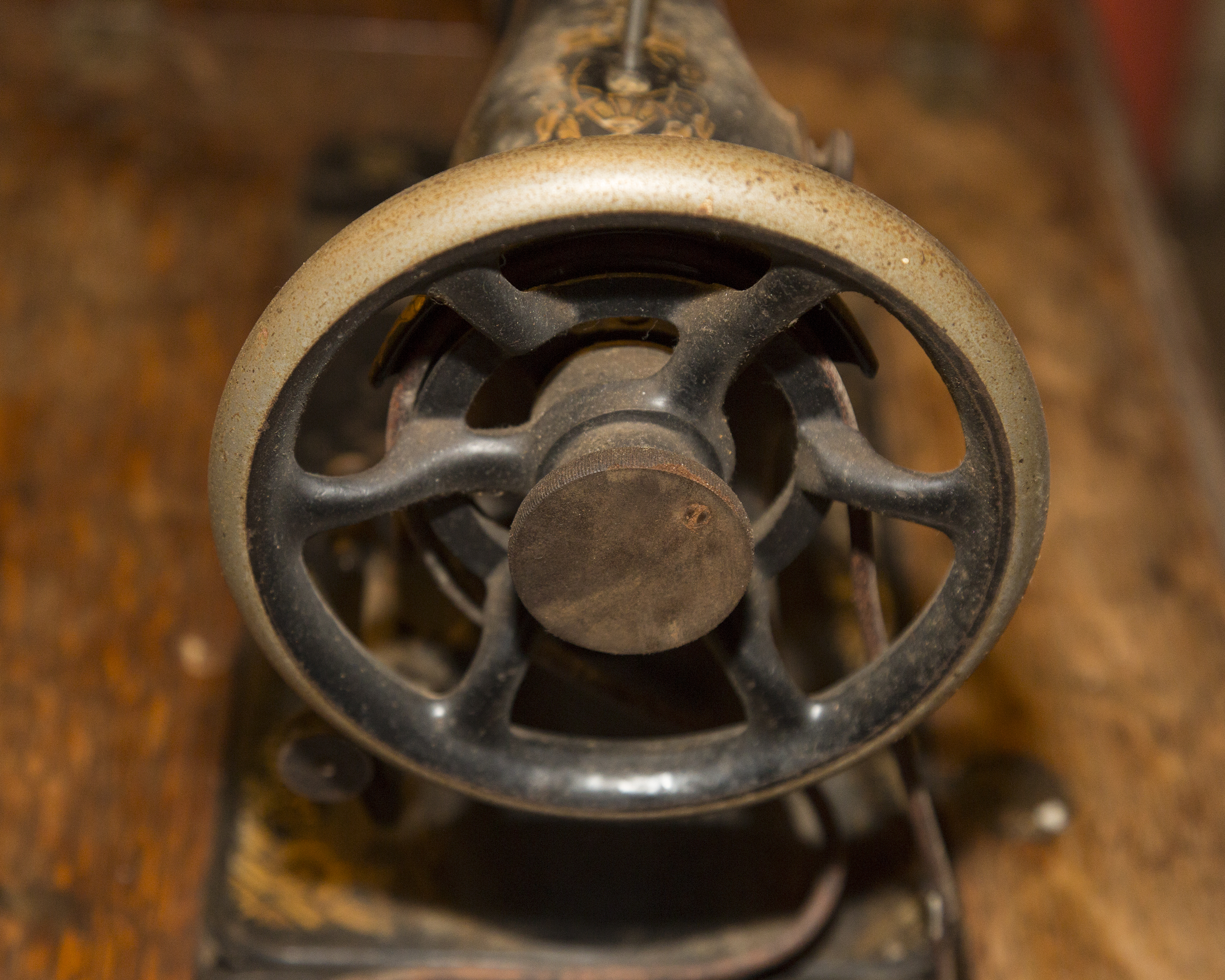 1910 Singer Sewing Machine and Tiger Oak Table