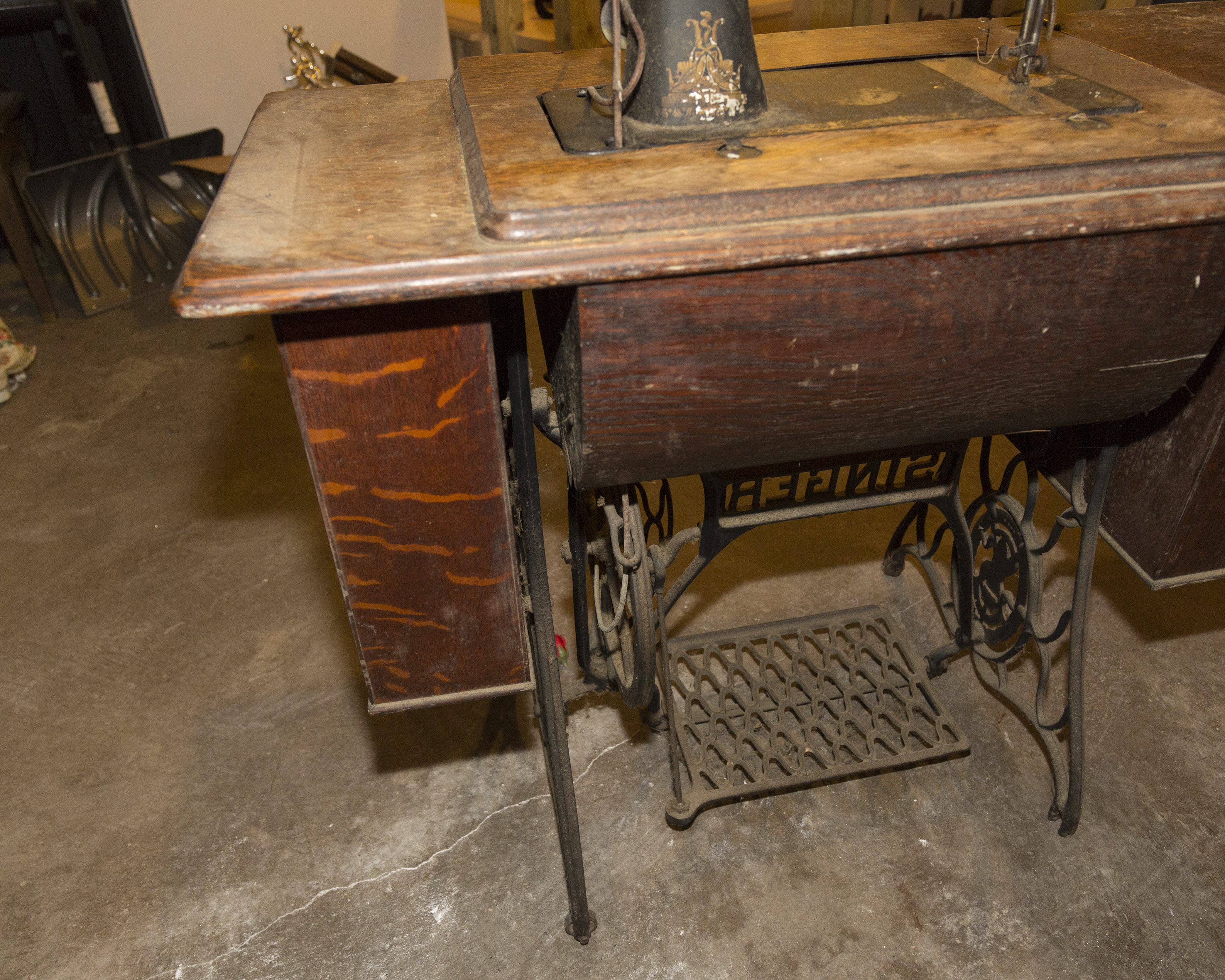 1910 Singer Sewing Machine and Tiger Oak Table