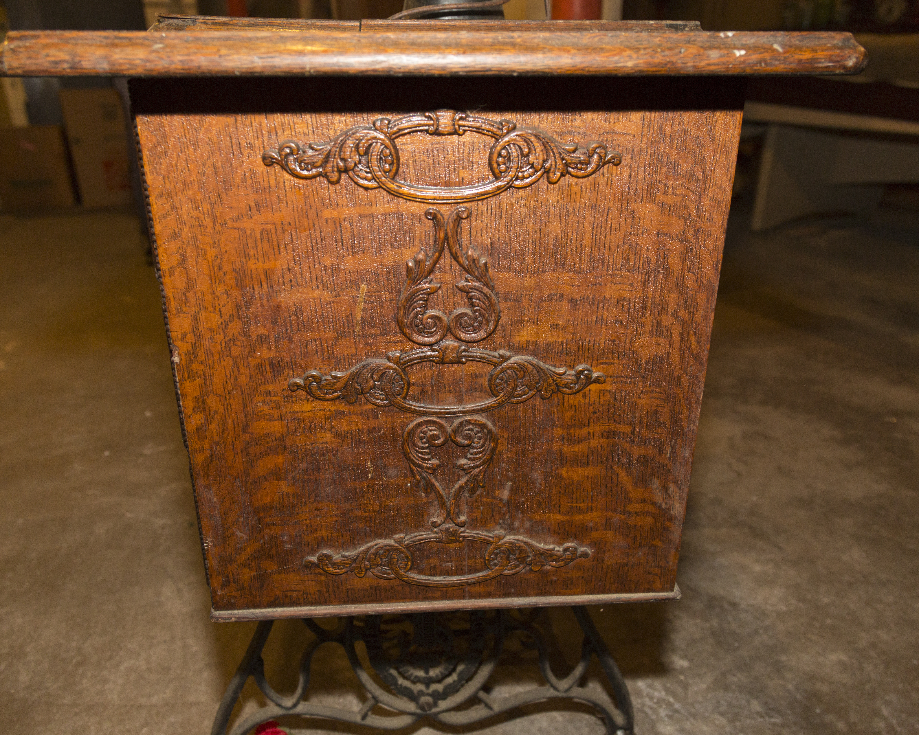 1910 Singer Sewing Machine and Tiger Oak Table