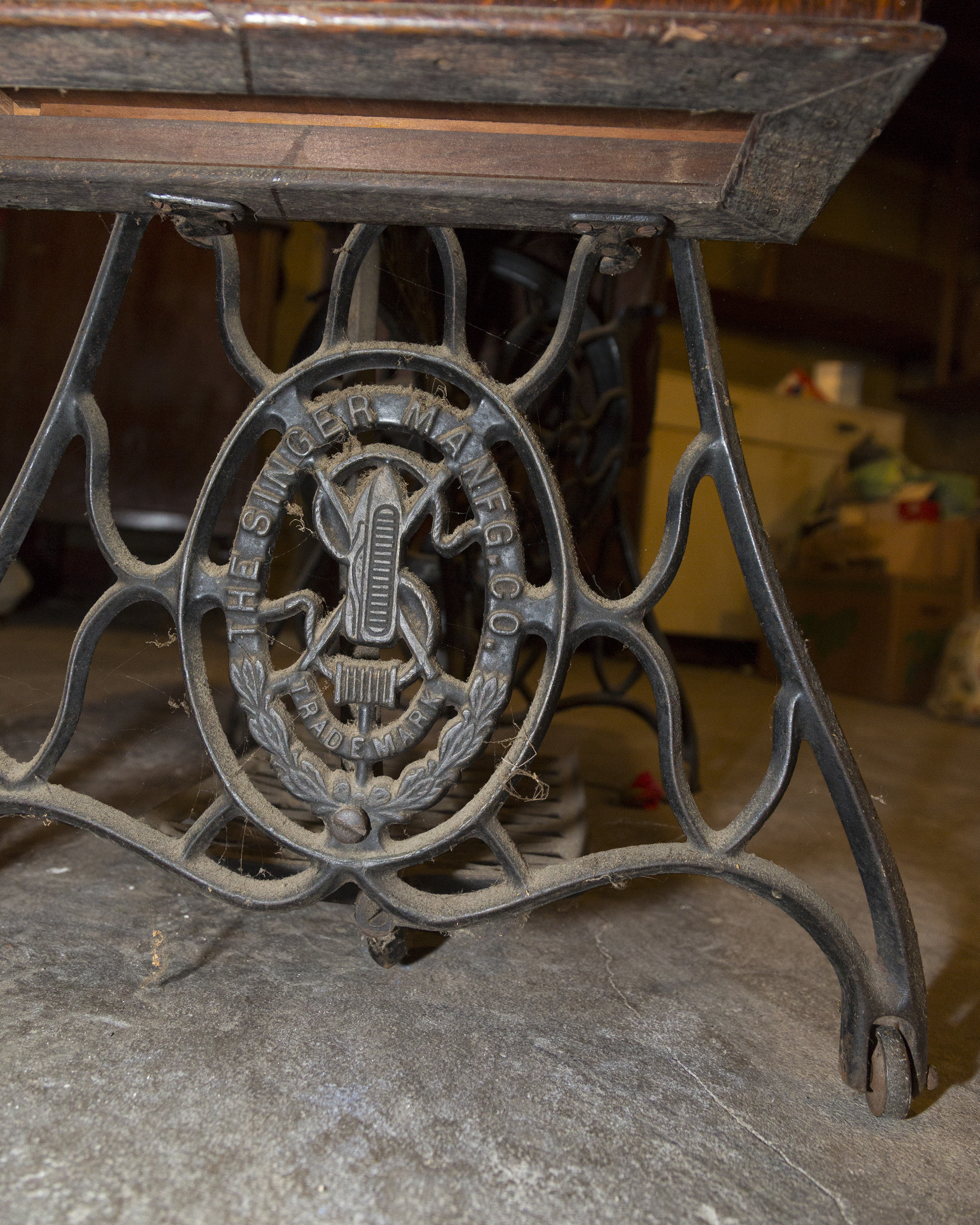 1910 Singer Sewing Machine and Tiger Oak Table