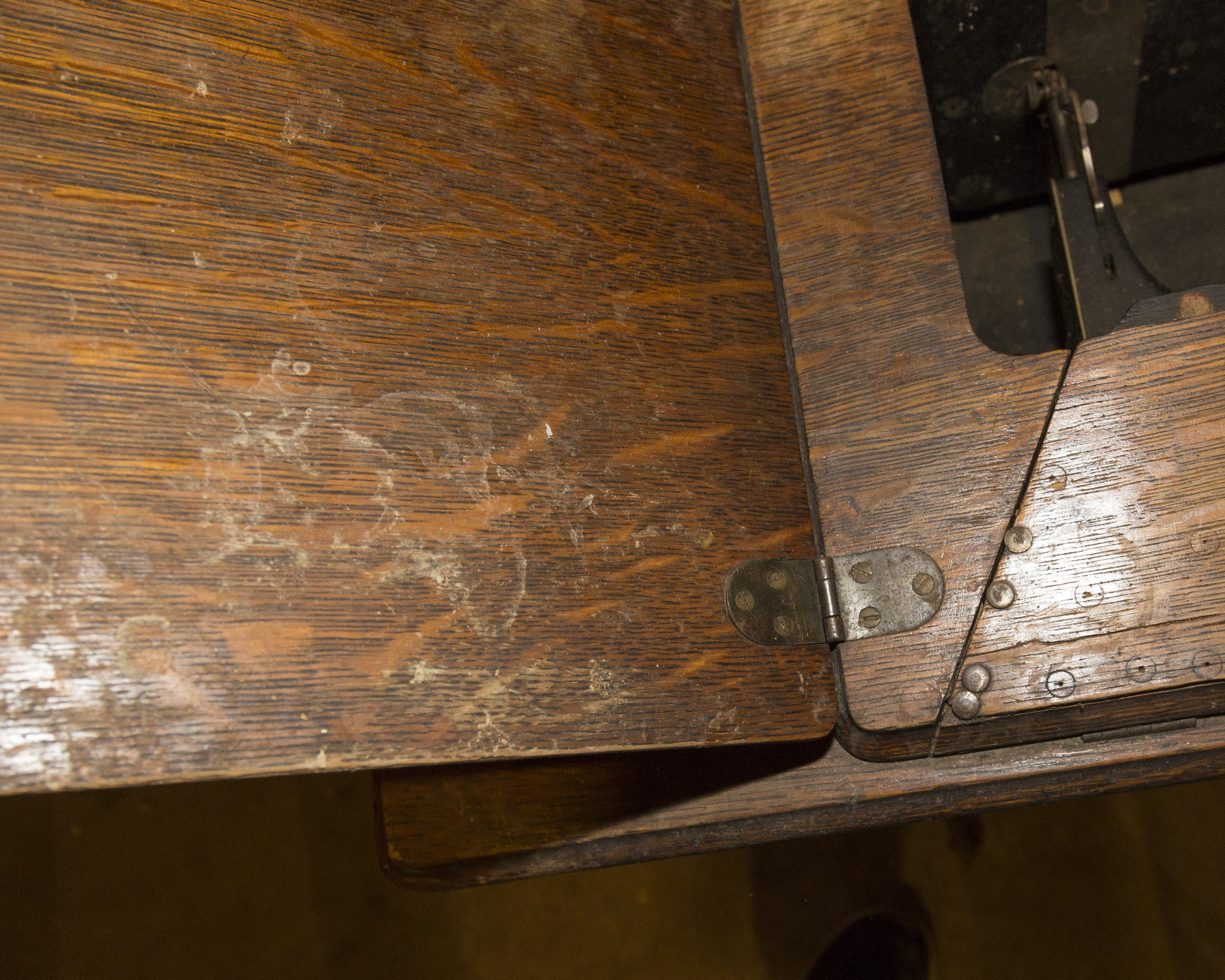 1910 Singer Sewing Machine and Tiger Oak Table