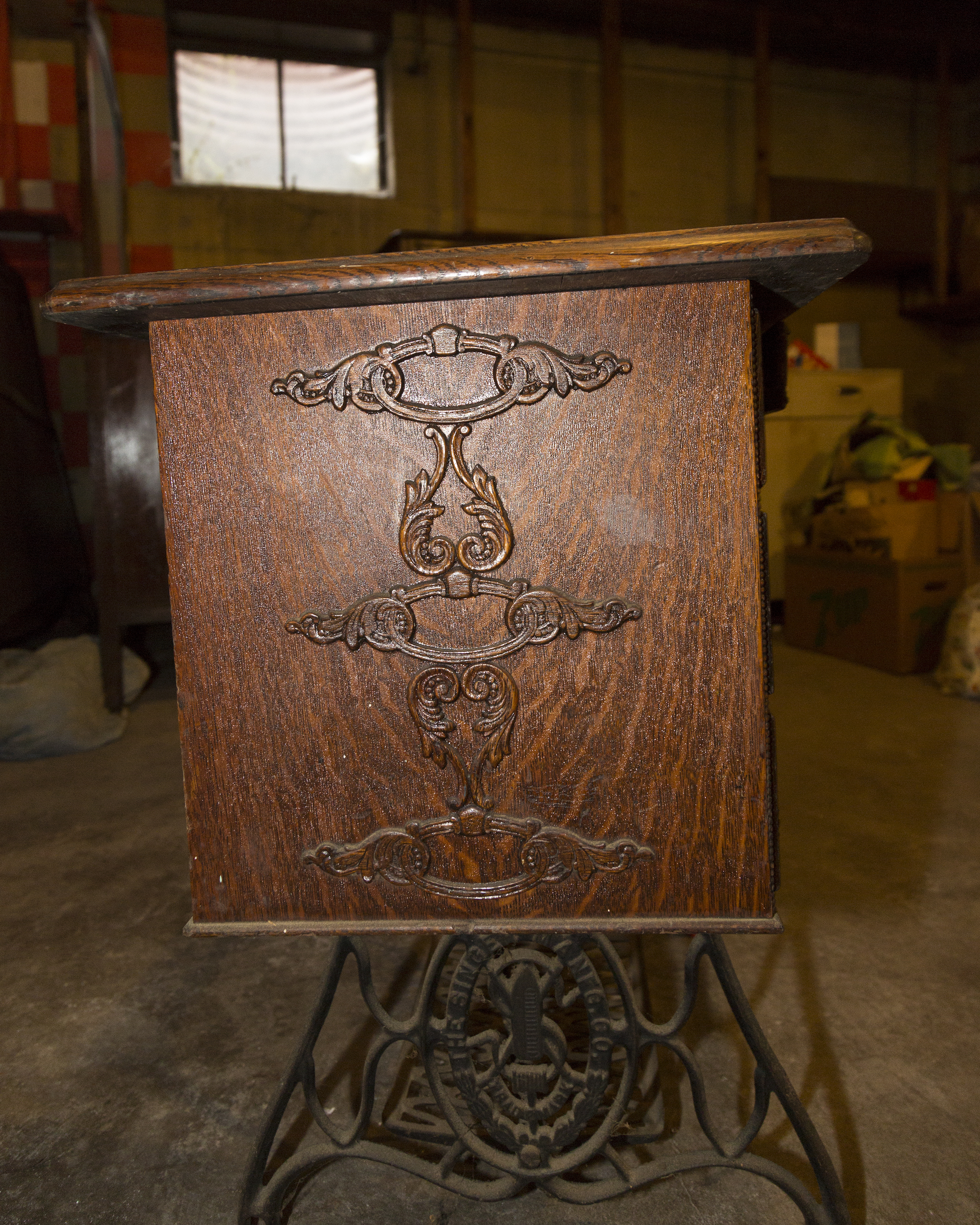 1910 Singer Sewing Machine and Tiger Oak Table