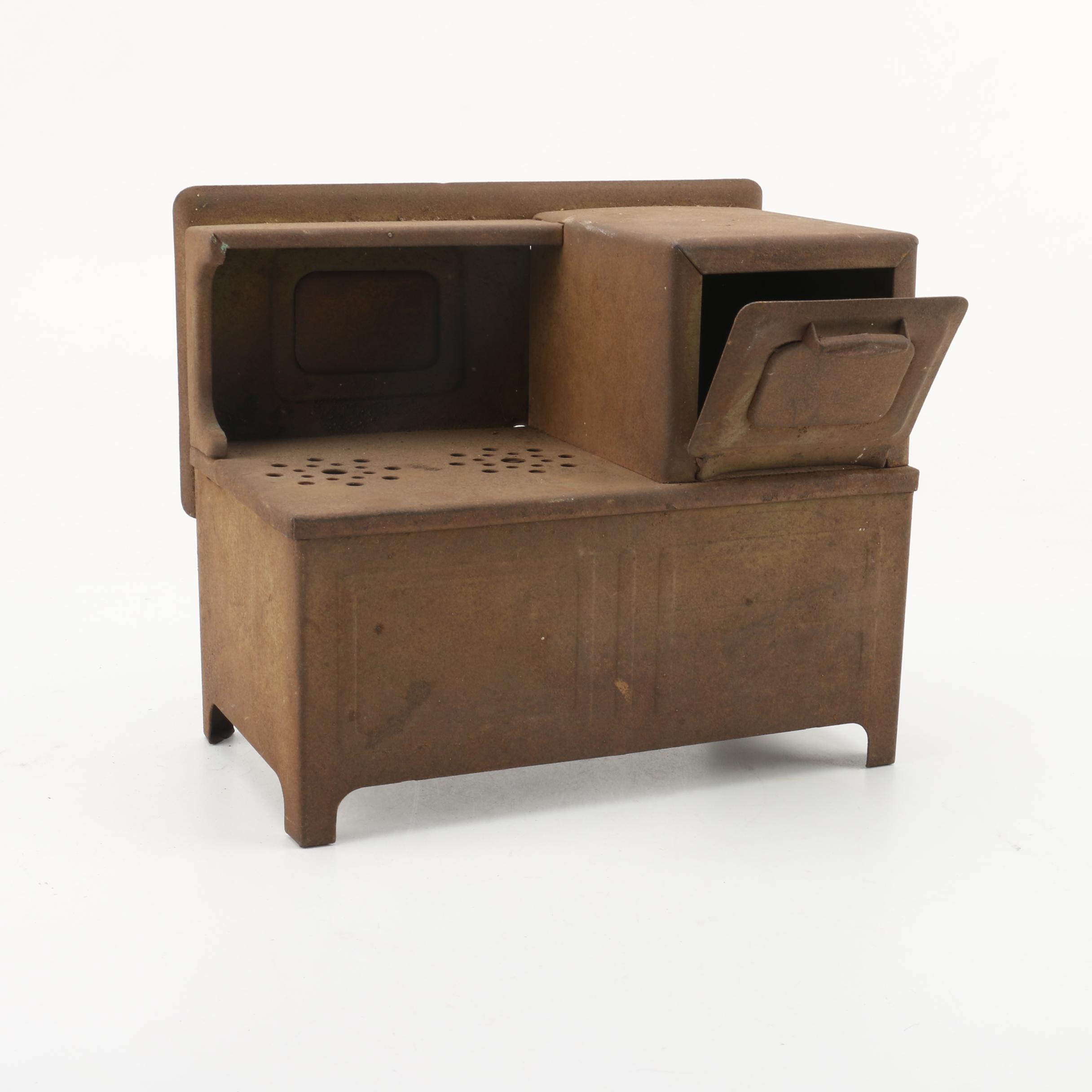 Vintage Wolverine Supply & Mfg. Co. Miniature Refrigerator and Stove