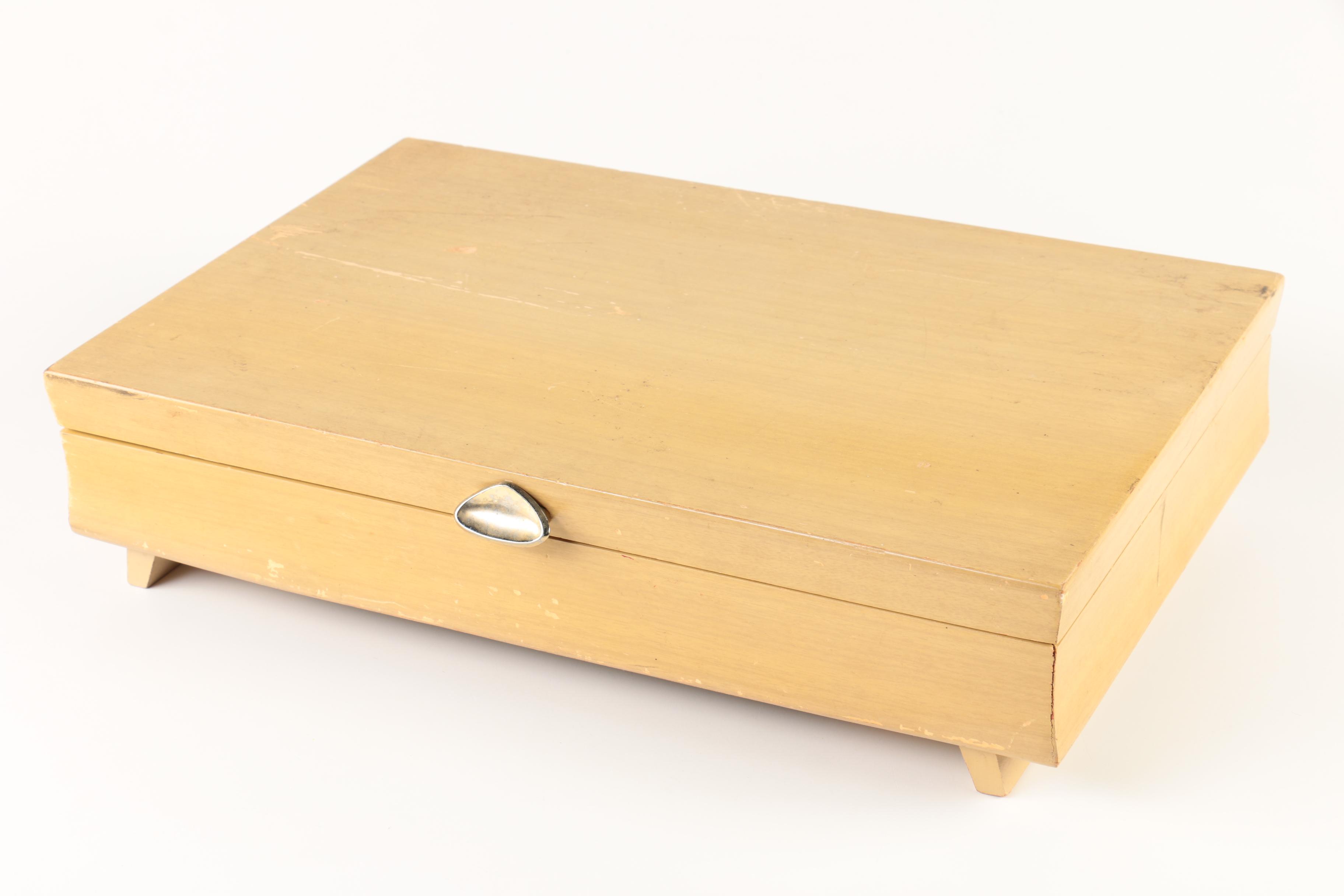 1847 Rogers Bros. "Flair" Silver-Plated Flatware Set