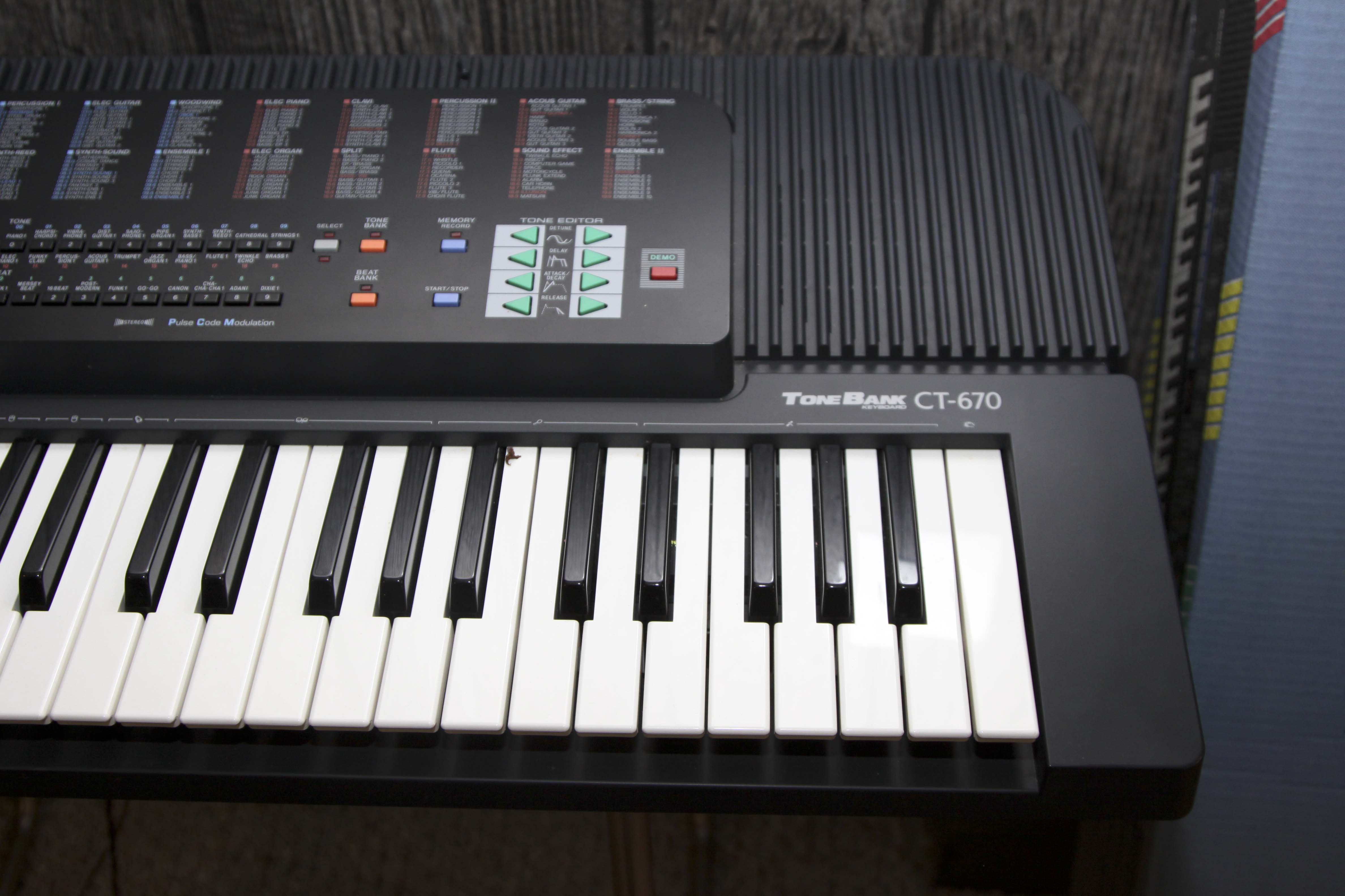 Casio CT-670 Tone Bank Keyboard