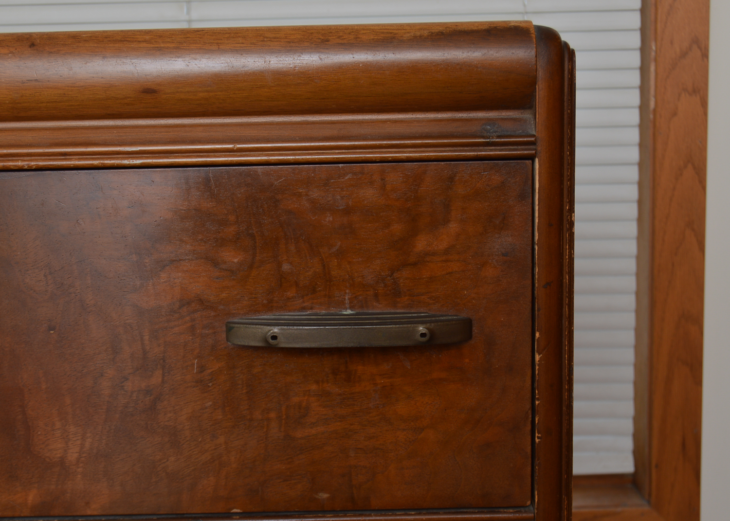 Kroehler Art Deco Chest of Drawers