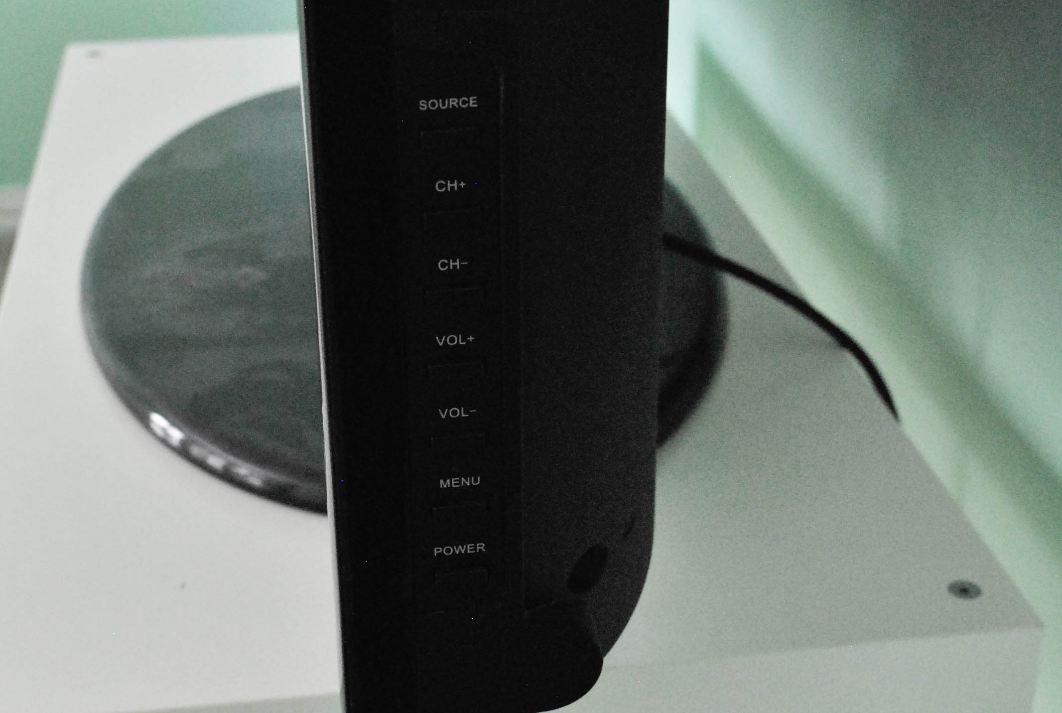 Westinghouse Model VR-4030 40" LCD Television