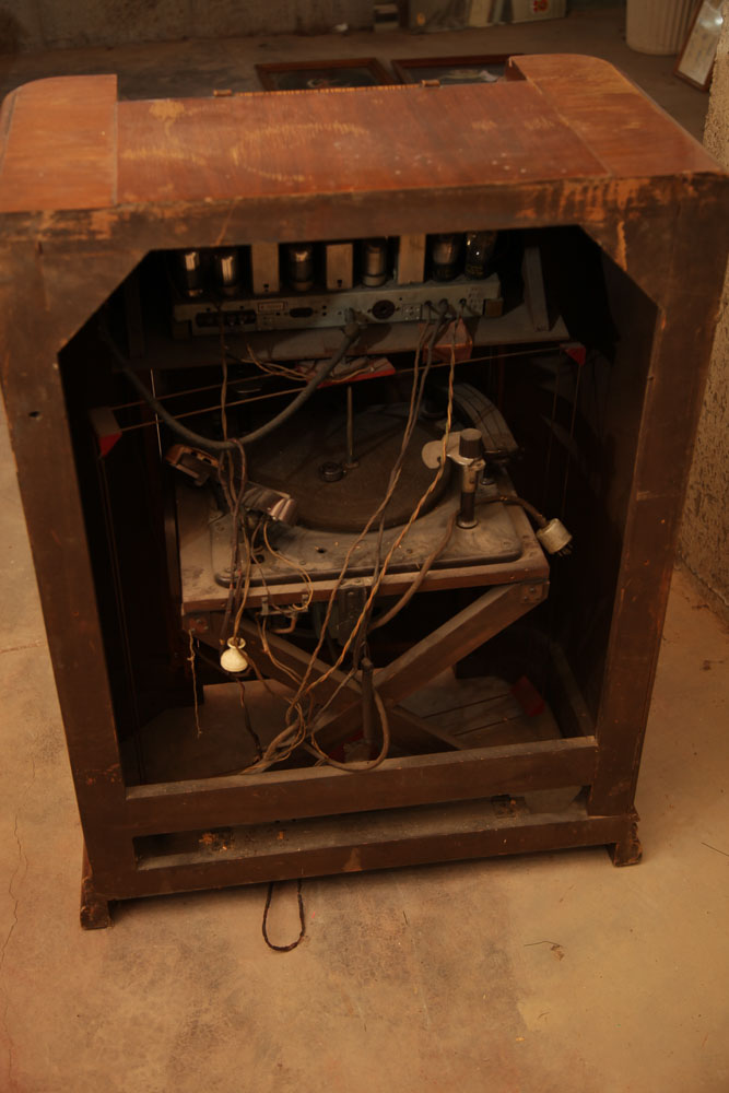 Antique Philco 41-608 Model Phonograph Radio with Speaker and Manuals