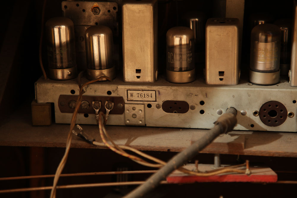 Antique Philco 41-608 Model Phonograph Radio with Speaker and Manuals