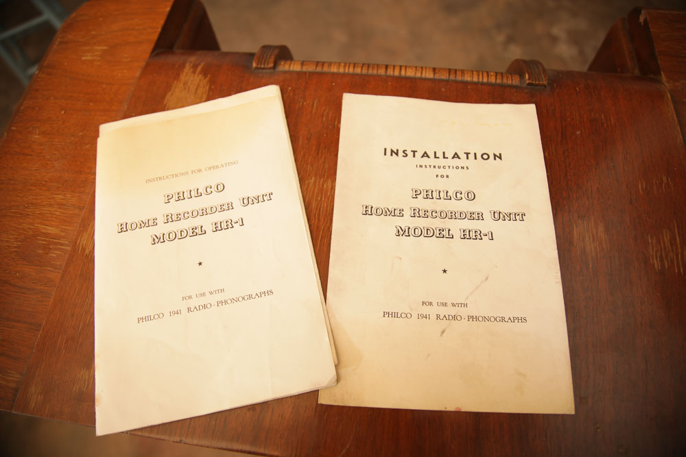 Antique Philco 41-608 Model Phonograph Radio with Speaker and Manuals