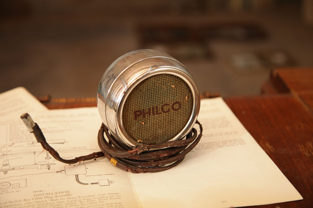 Antique Philco 41-608 Model Phonograph Radio with Speaker and Manuals