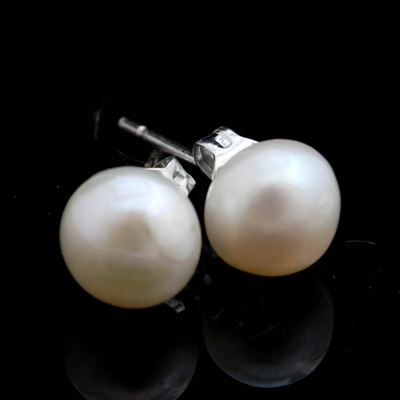 Freshwater Pearl Necklace and Earrings