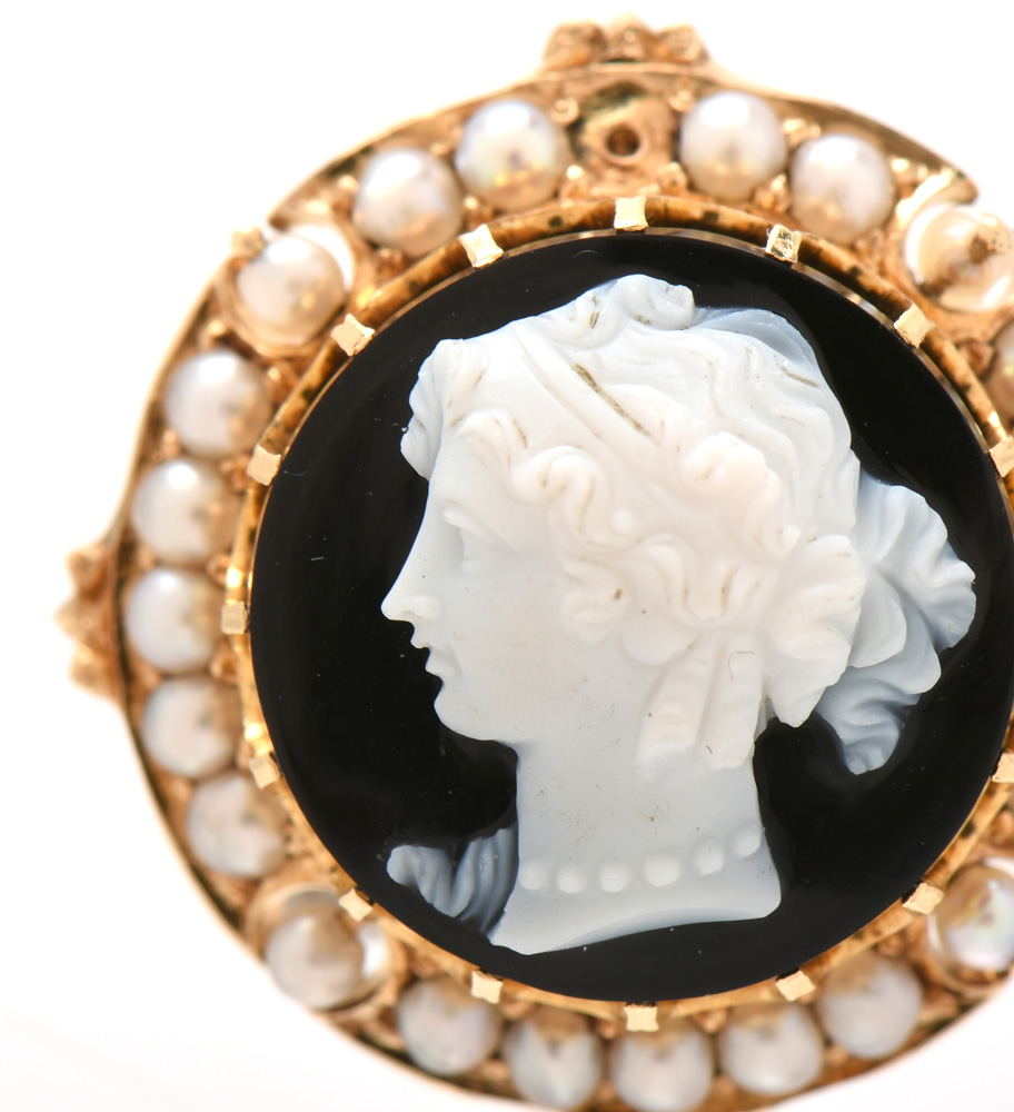 Antique 14K Yellow Gold Black Onyx Cameo Brooch