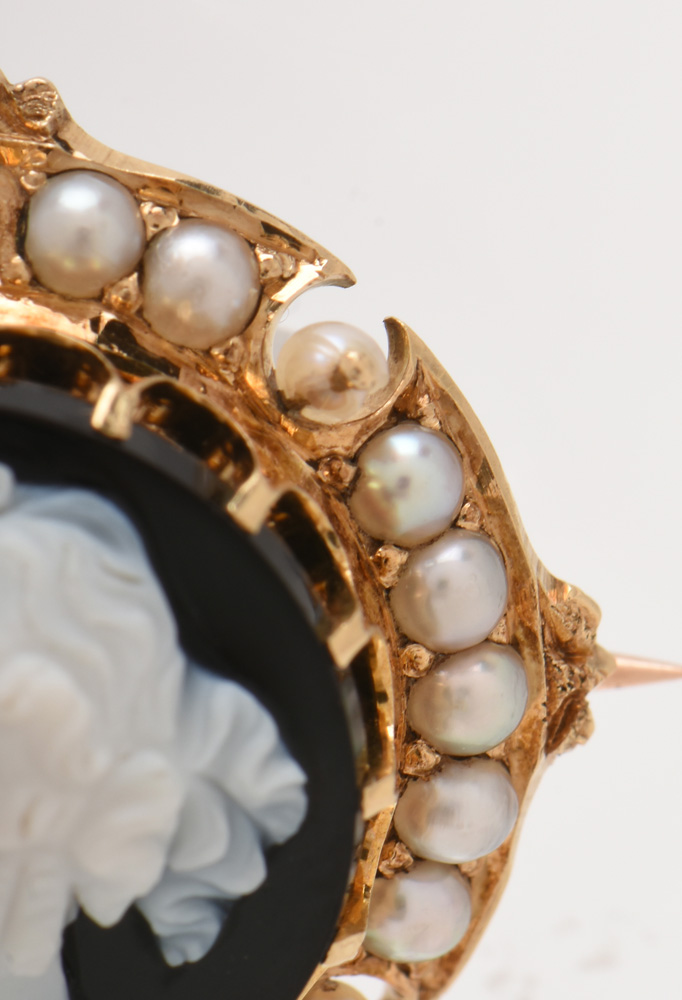 Antique 14K Yellow Gold Black Onyx Cameo Brooch