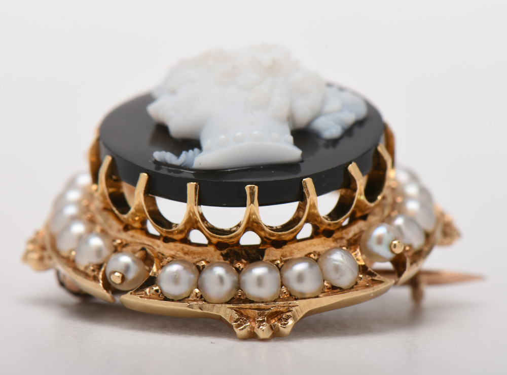 Antique 14K Yellow Gold Black Onyx Cameo Brooch