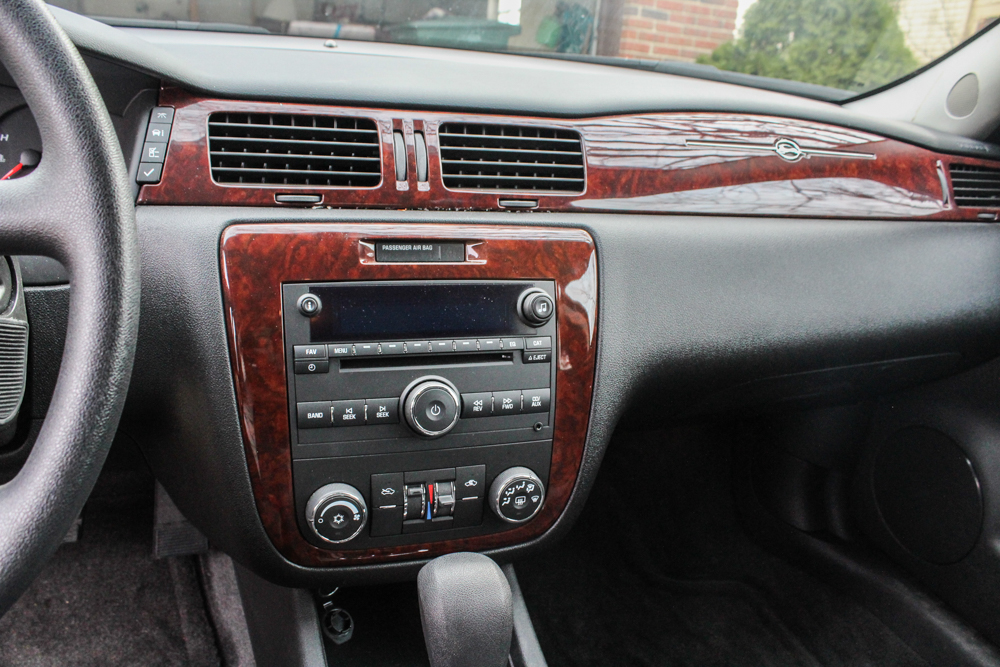 2009 Chevrolet Impala Mid-Size Sedan