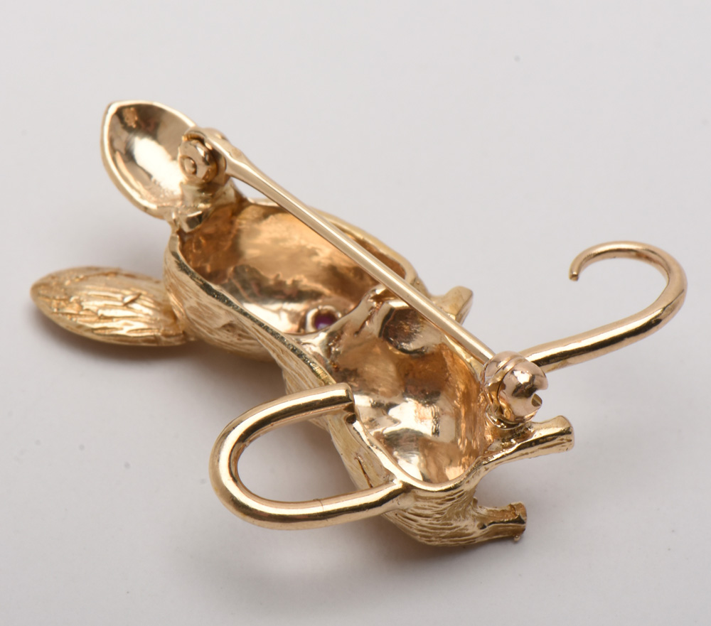 Vintage 14K Yellow Gold Mouse Brooch with a Ruby Eye