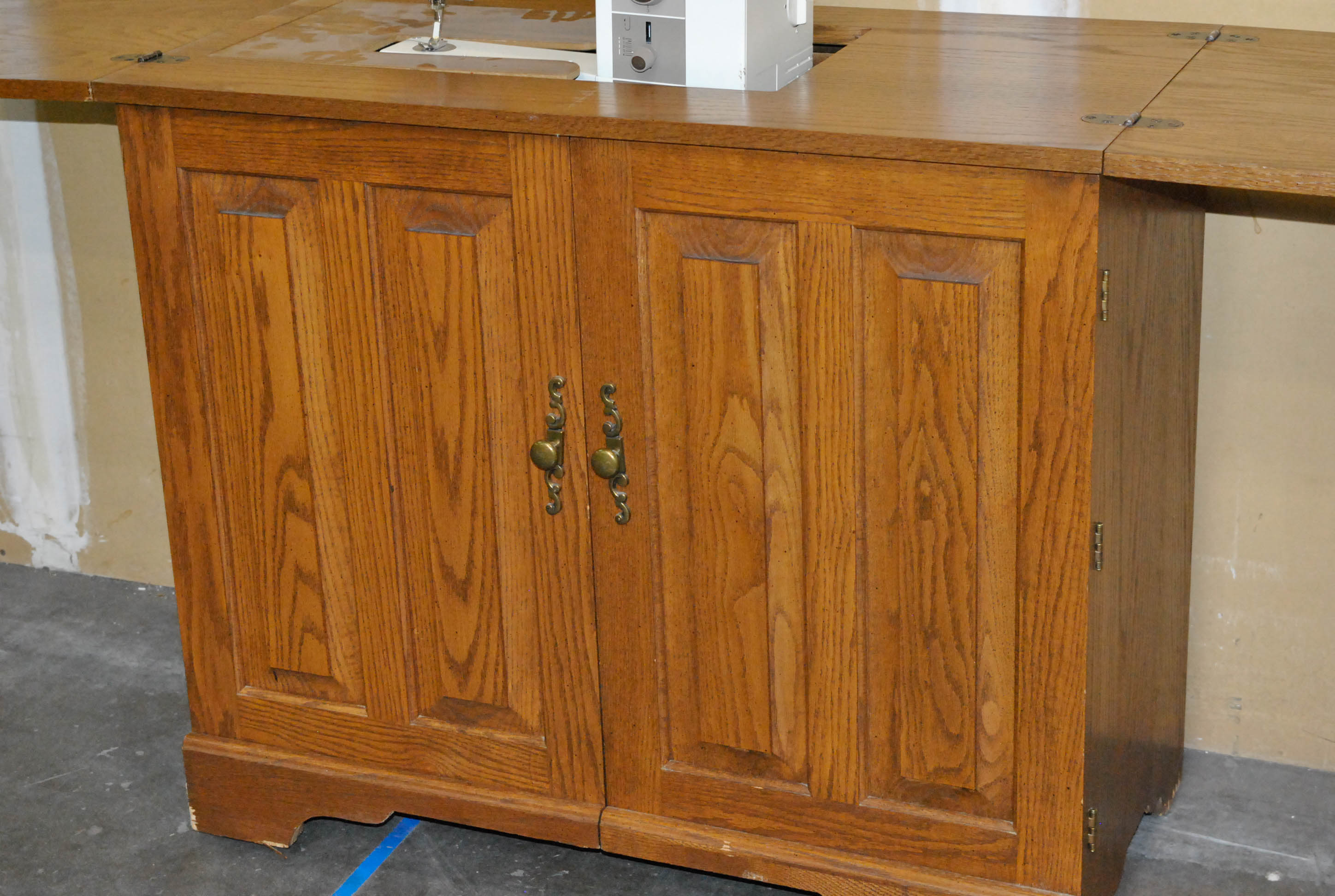 Bernina Record 930 Electronic Sewing Machine and Cabinet