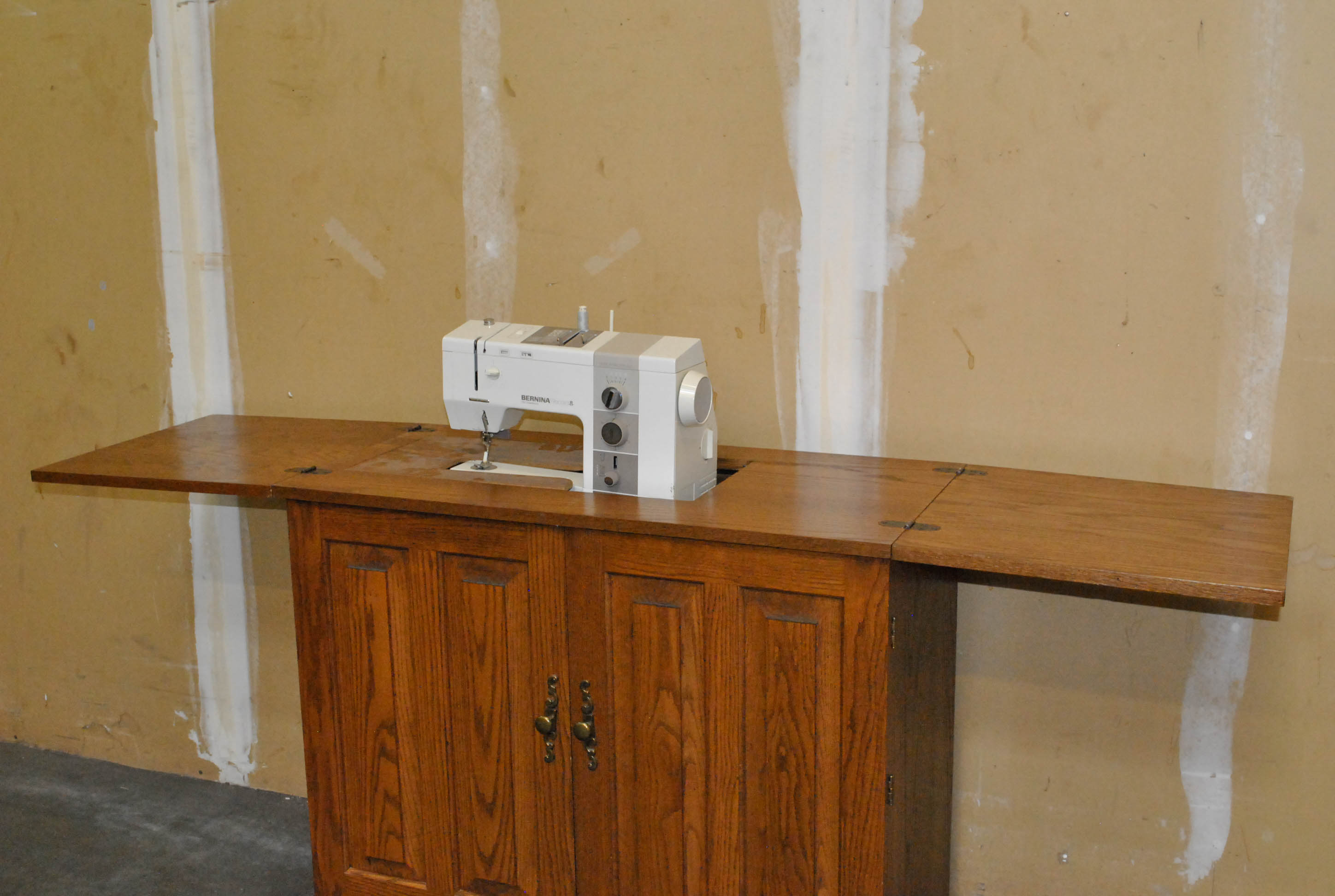 Bernina Record 930 Electronic Sewing Machine and Cabinet