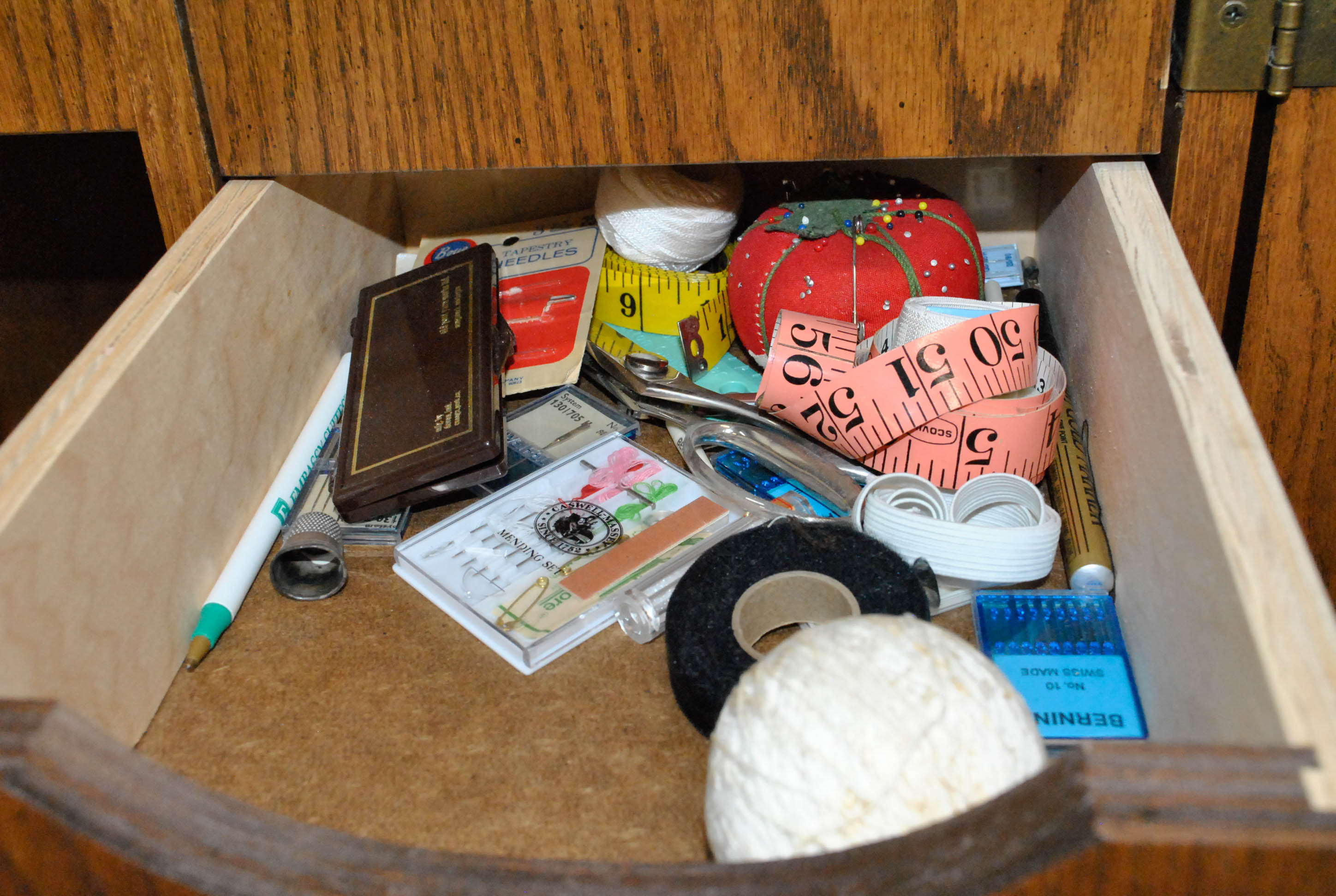 Bernina Record 930 Electronic Sewing Machine and Cabinet