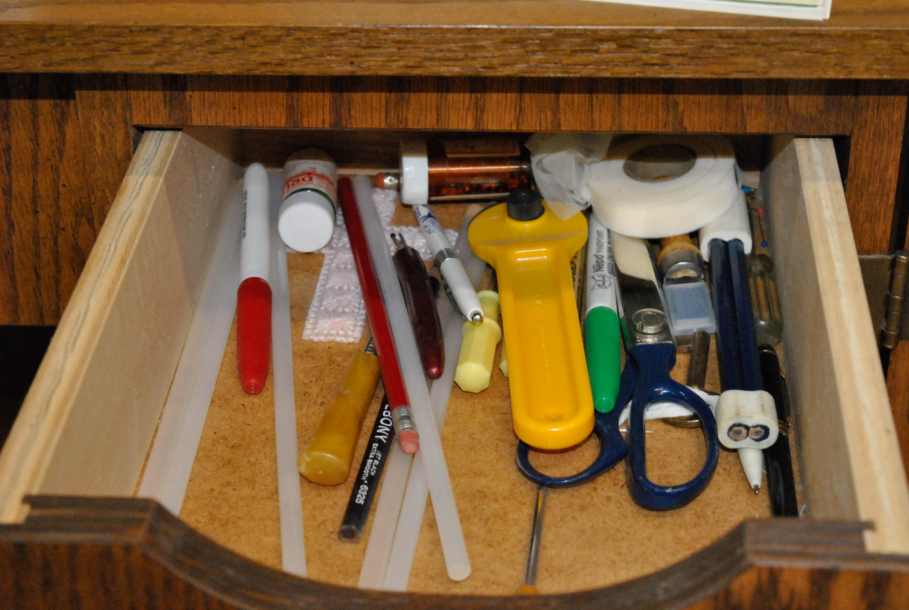 Bernina Record 930 Electronic Sewing Machine and Cabinet