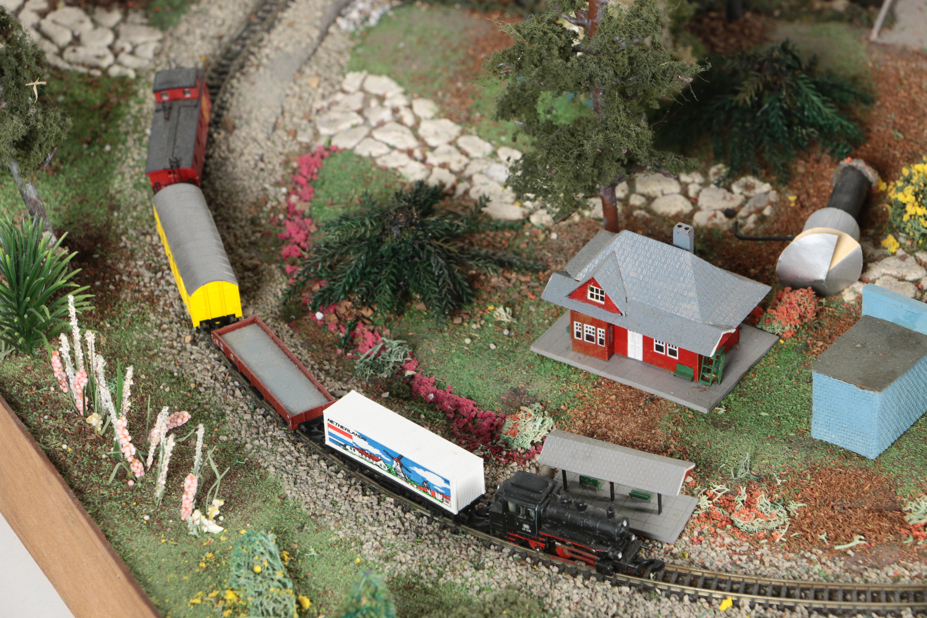 1996 Märklin Mini-Club Miniature Train Set by Charles Tebelman