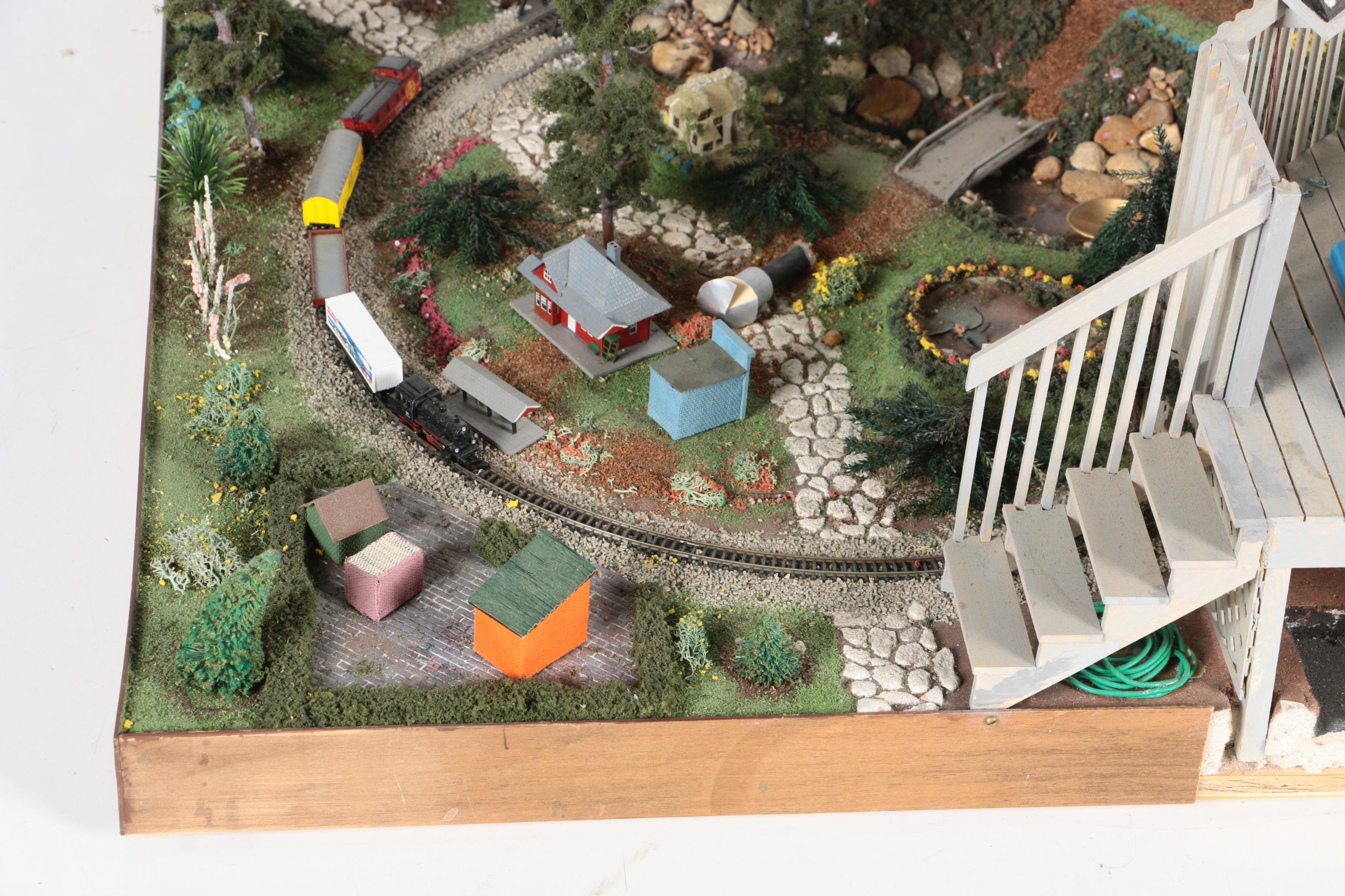 1996 Märklin Mini-Club Miniature Train Set by Charles Tebelman