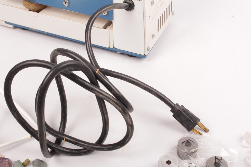 Diamond Pacific Lapidary Saw with Accessories