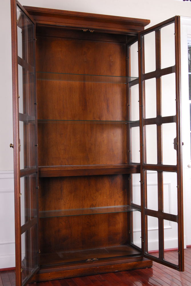 Vintage "Wellington Park" Illuminated Display Cabinet by Drexel