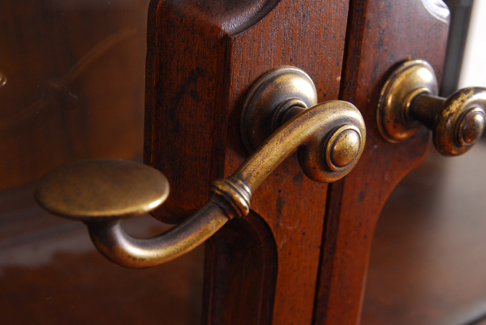 Vintage "Wellington Park" Illuminated Display Cabinet by Drexel