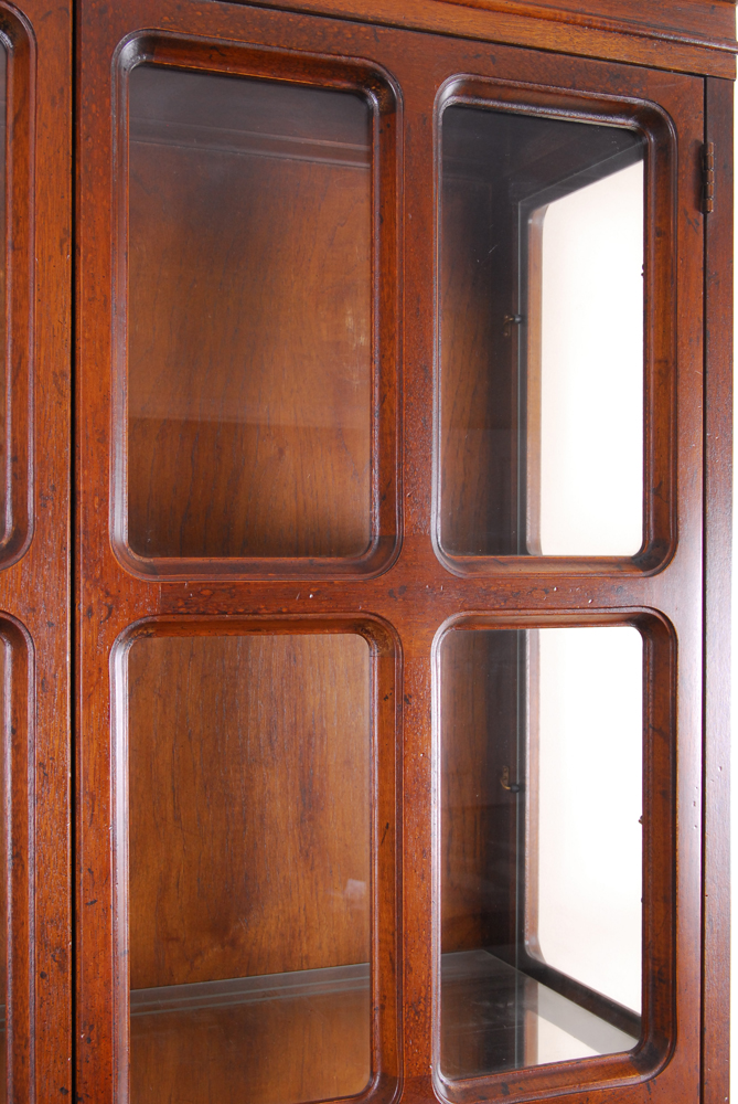 Vintage "Wellington Park" Illuminated Display Cabinet by Drexel