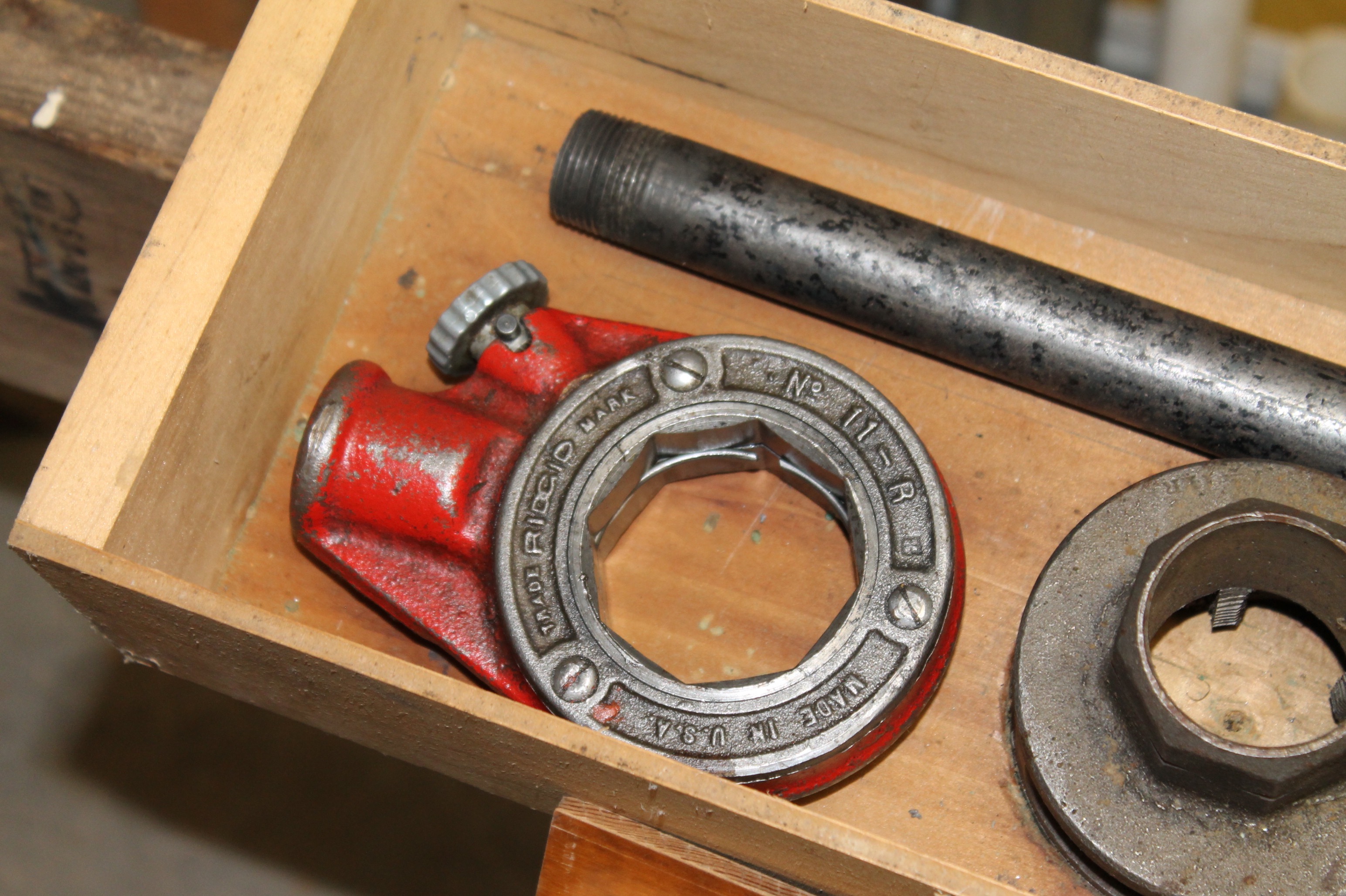 Ridgid 11-R Enclosed Ratchet Threading Set