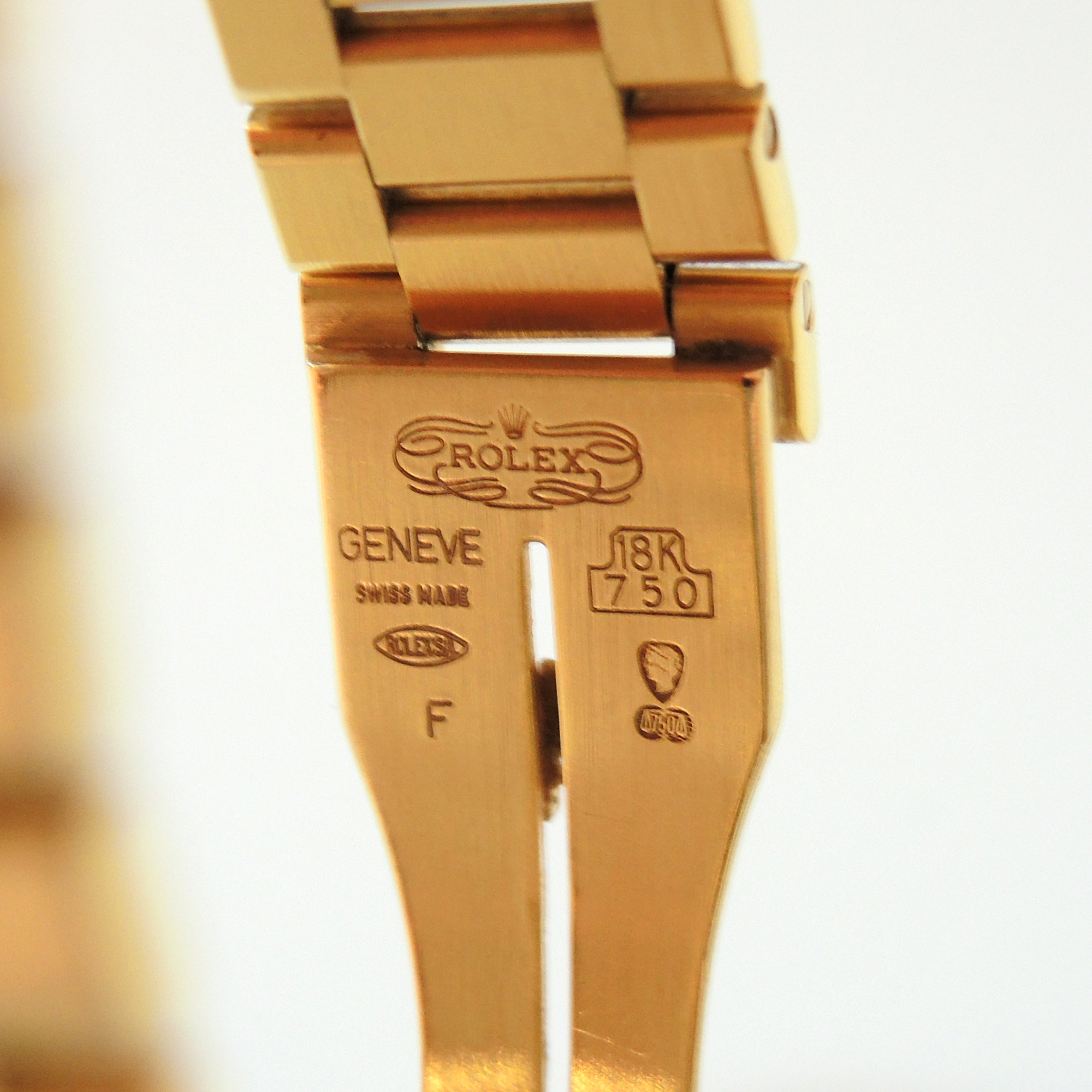 18K Yellow Gold Rolex OysterQuartz 19018 Champagne Dial Watch