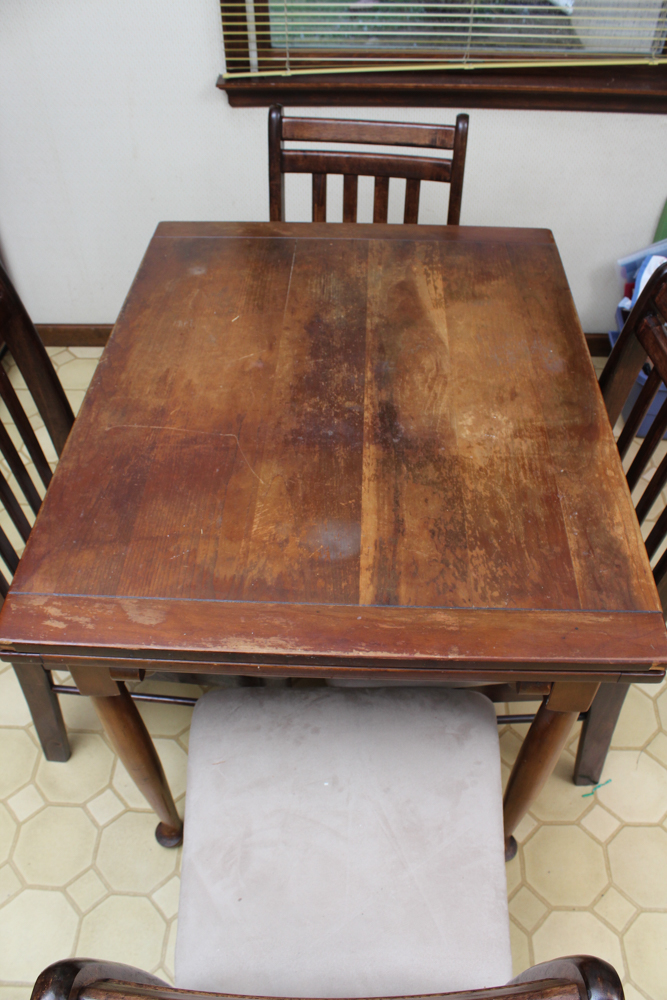 Vintage Stickley Furniture Draw Leaf Table and Dining Chairs
